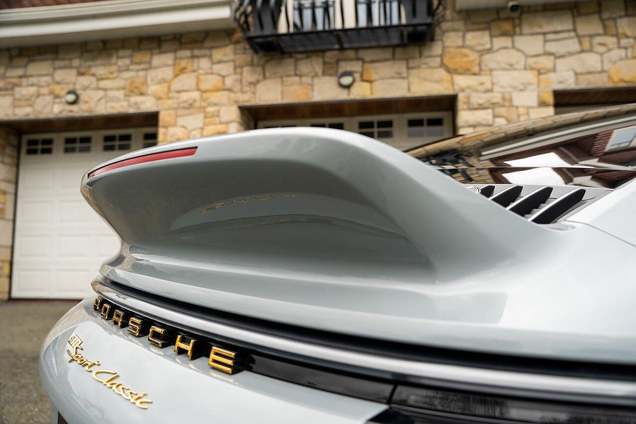 Porsche 911 view 19