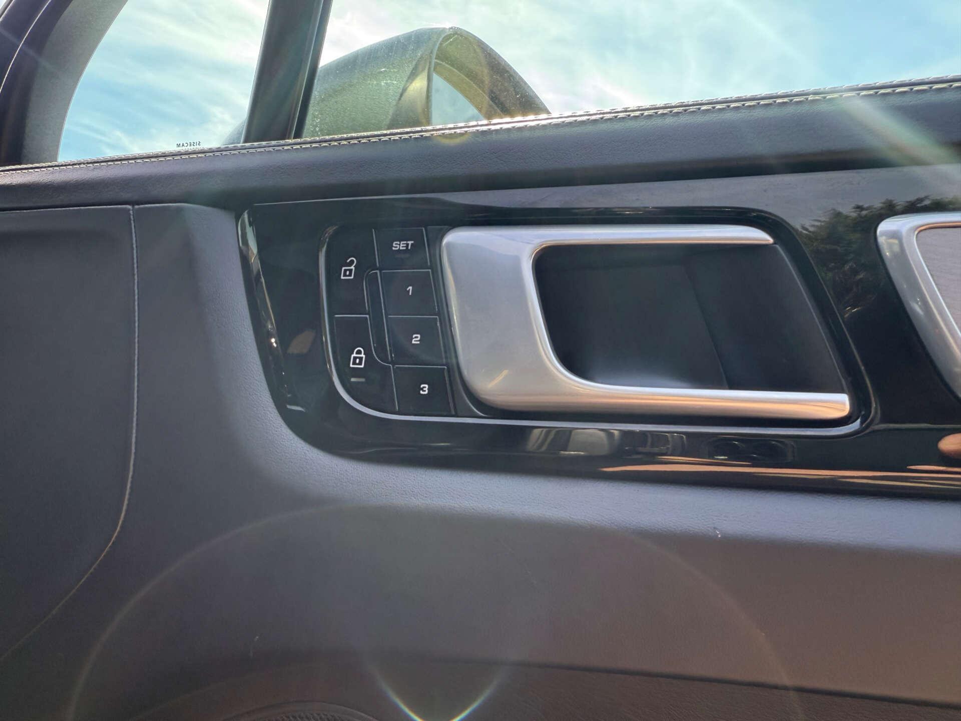 Porsche Cayenne view 33