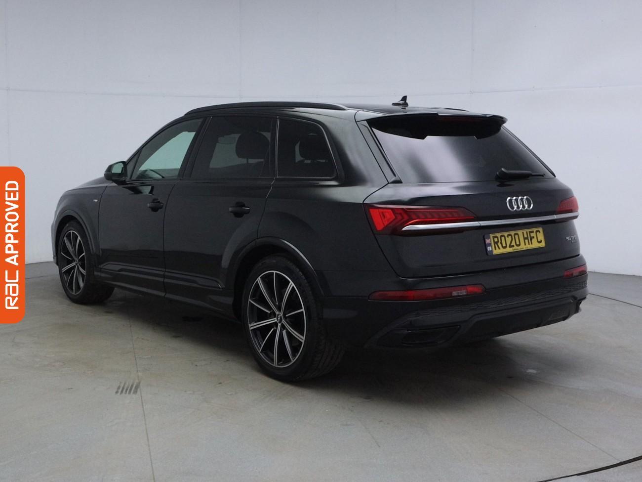 Audi Q7 view 4