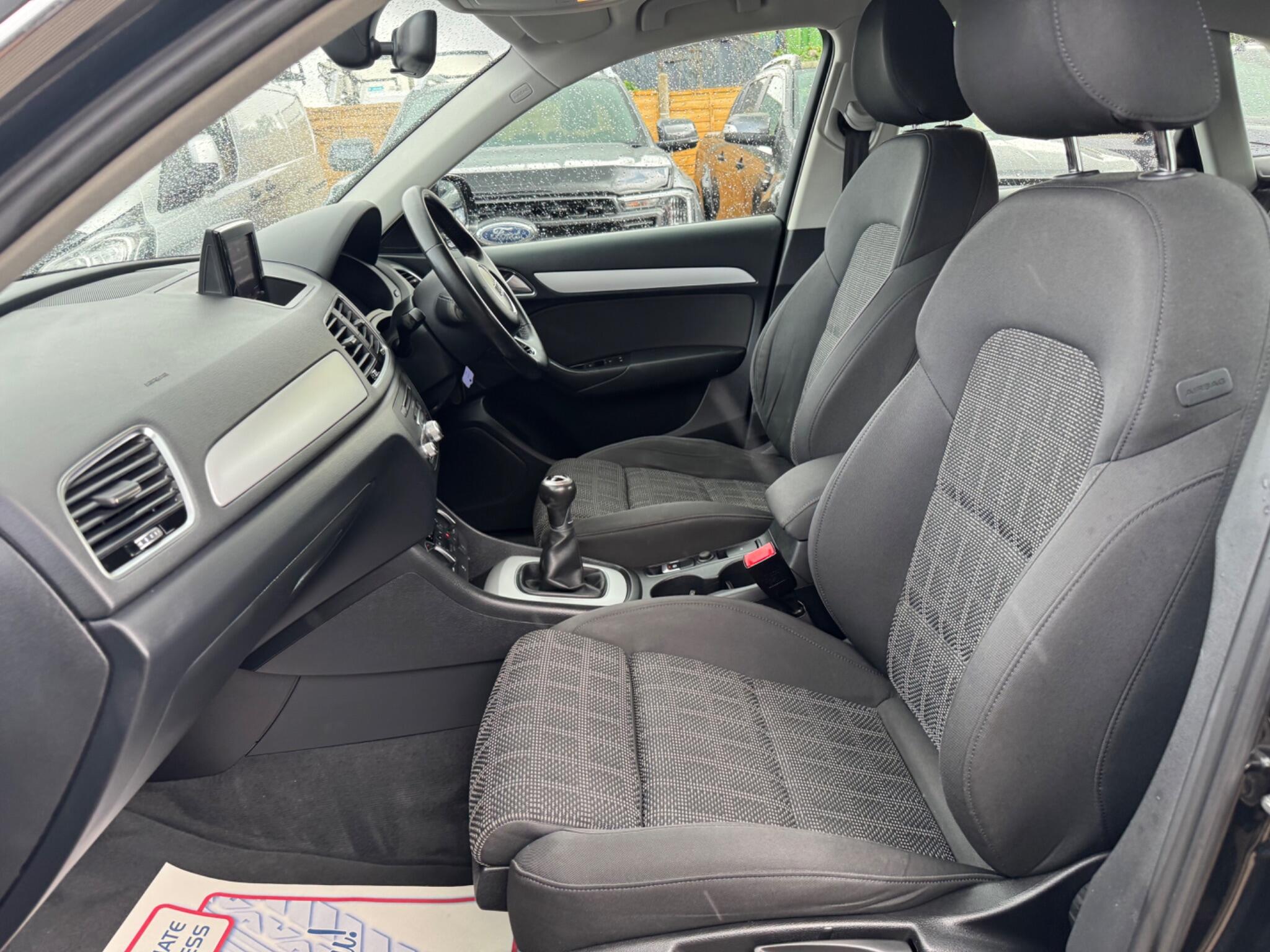 Audi Q3 view 57