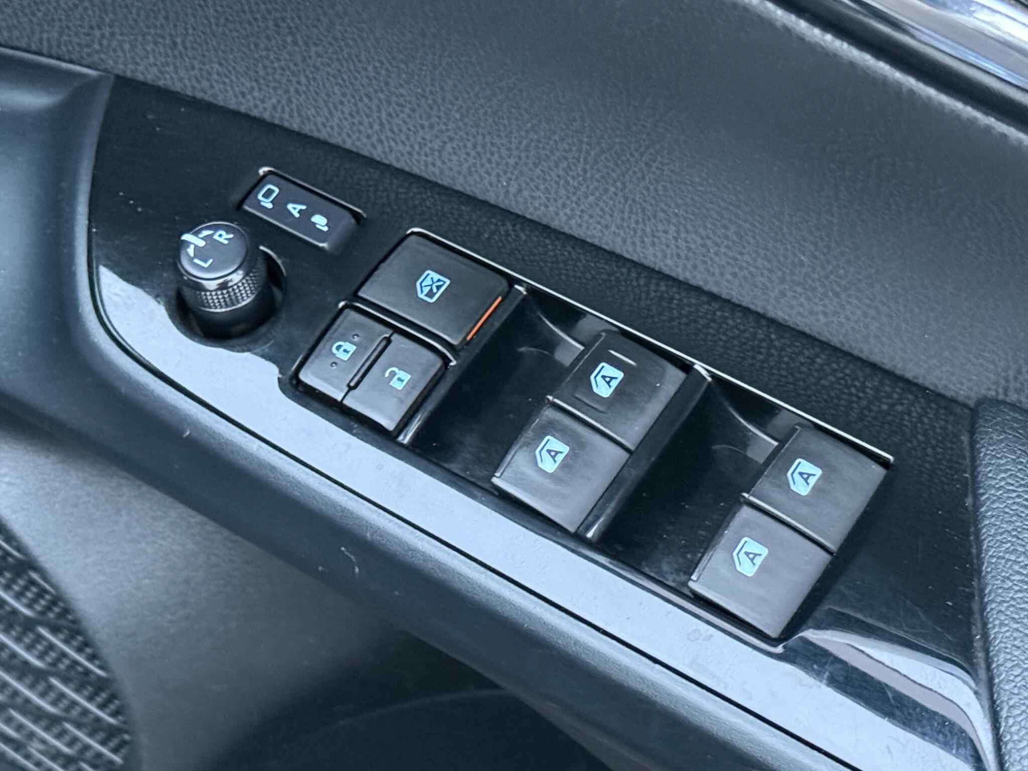 Toyota Prius - Image 17