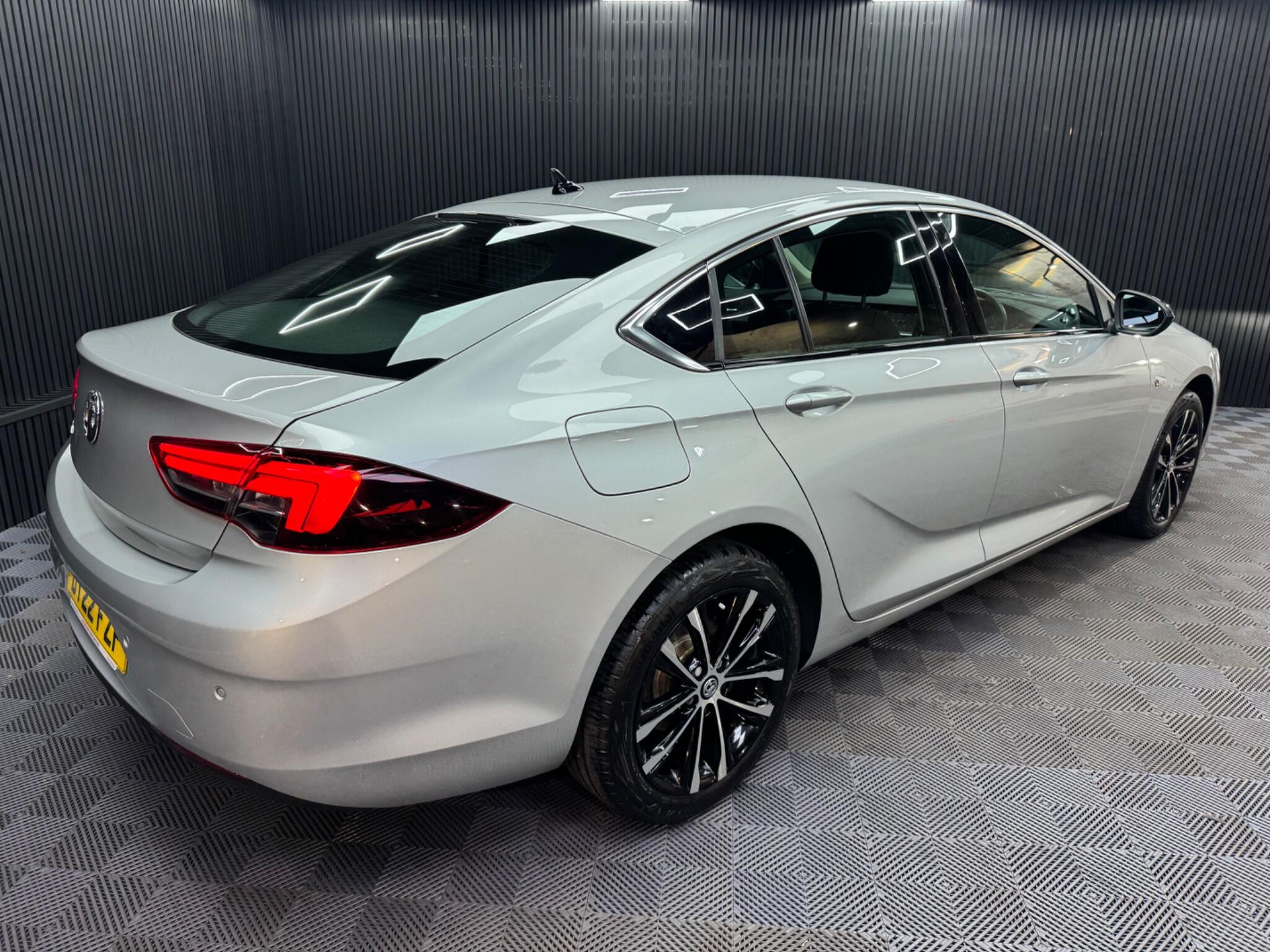 Vauxhall Insignia view 16