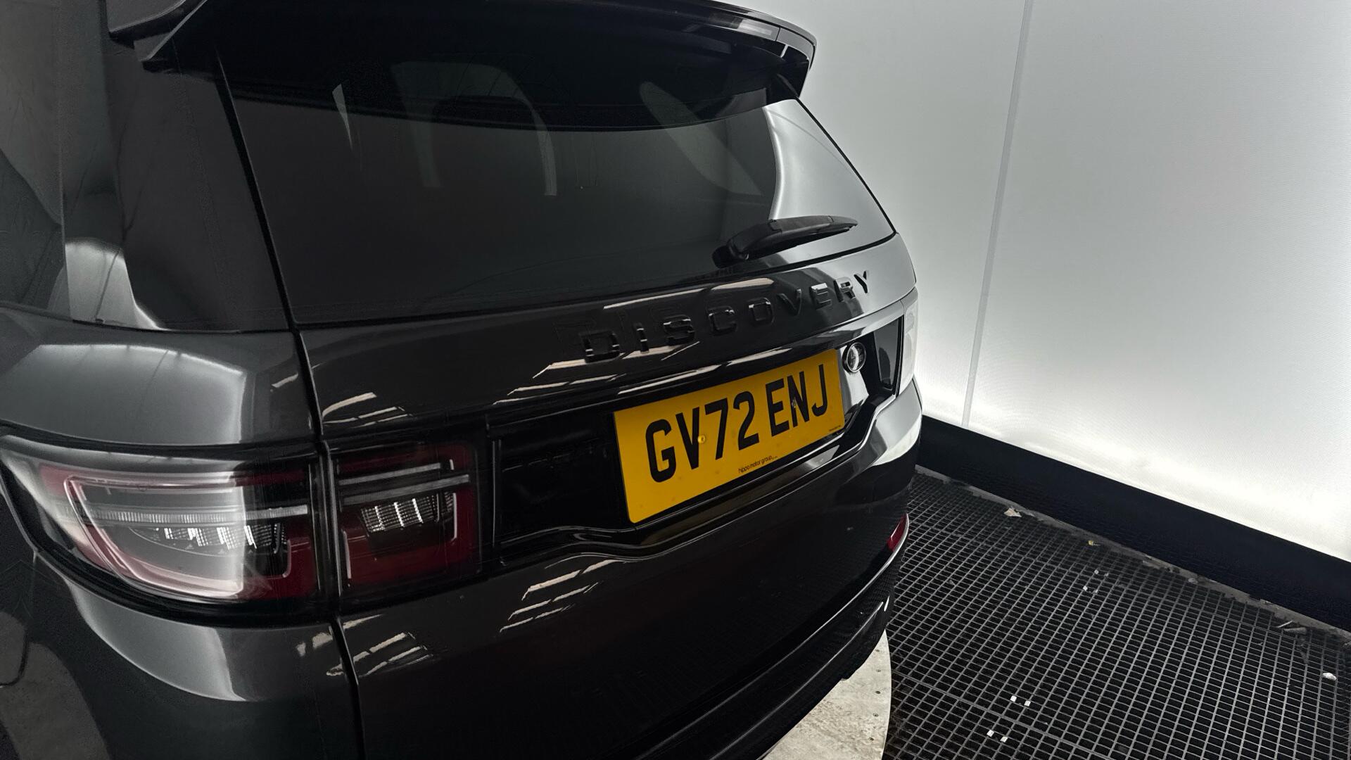 Land Rover Discovery Sport view 29