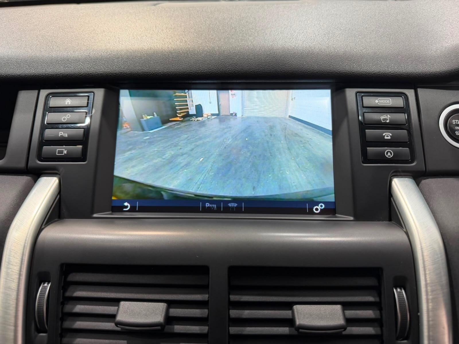 Land Rover Discovery Sport view 30