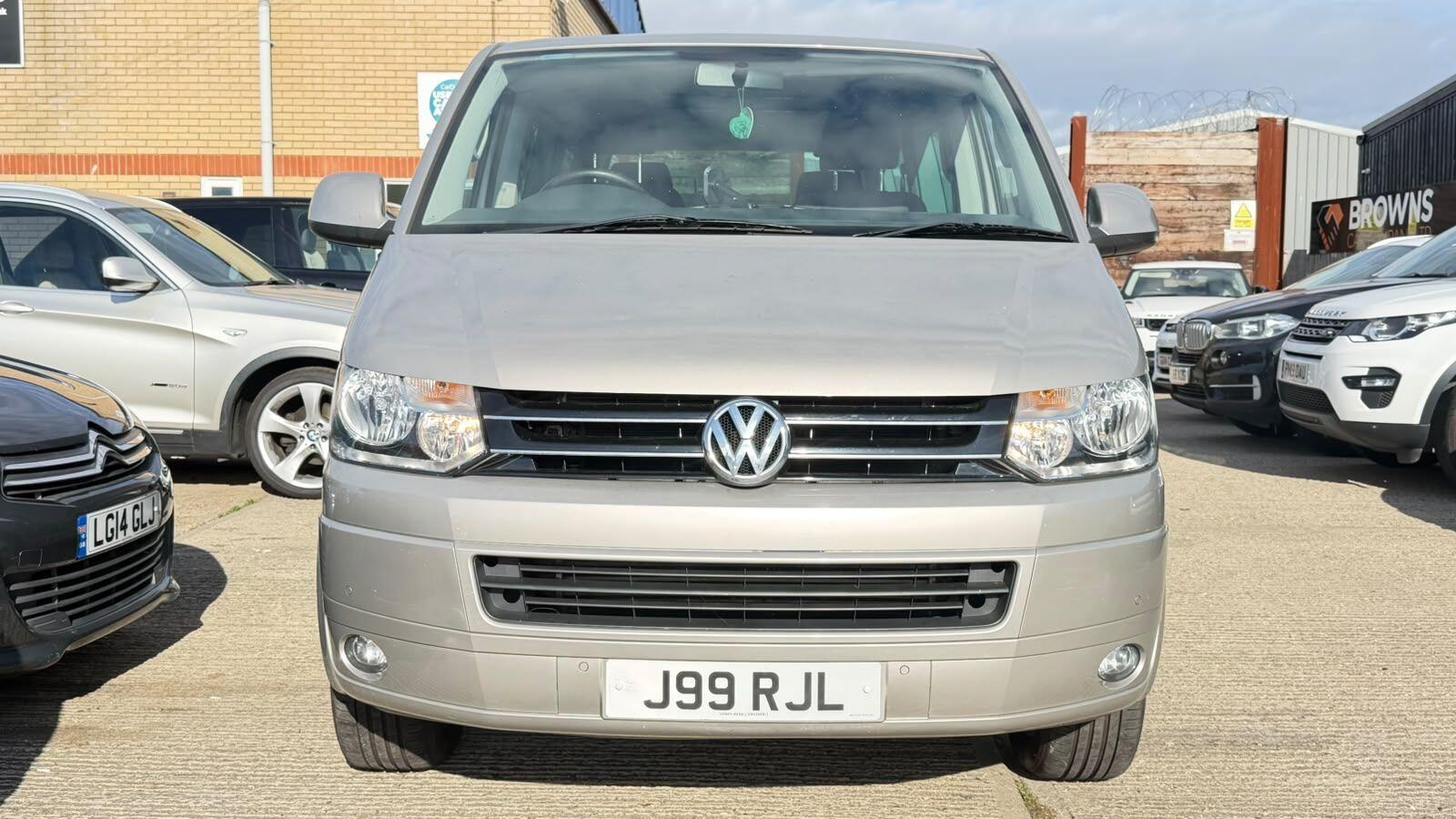 Volkswagen Caravelle view 8
