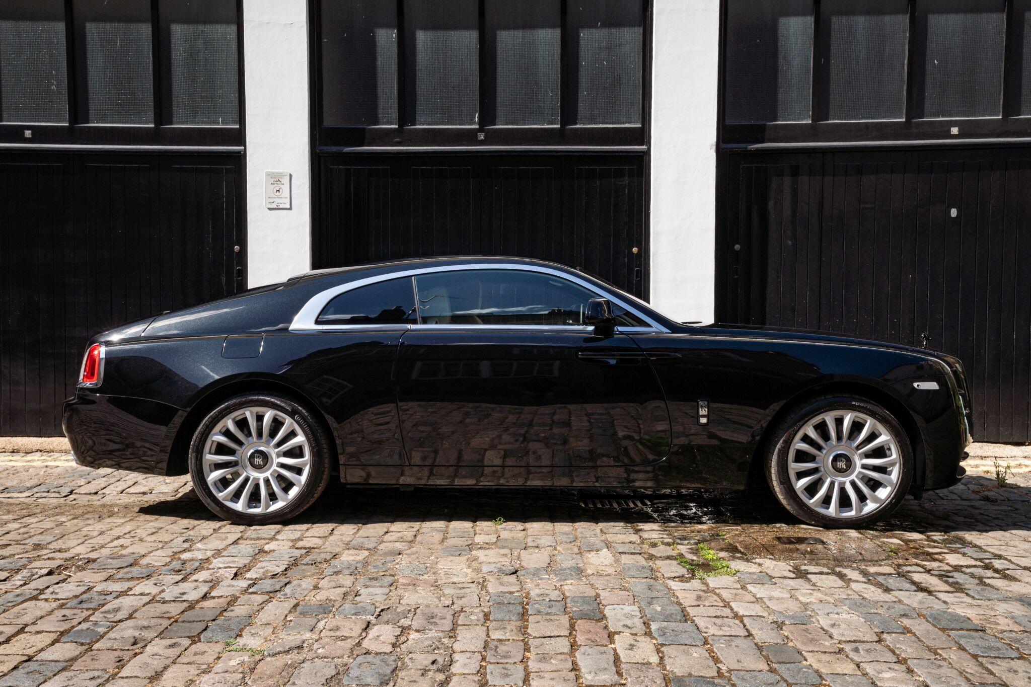 Rolls-Royce Wraith view 16