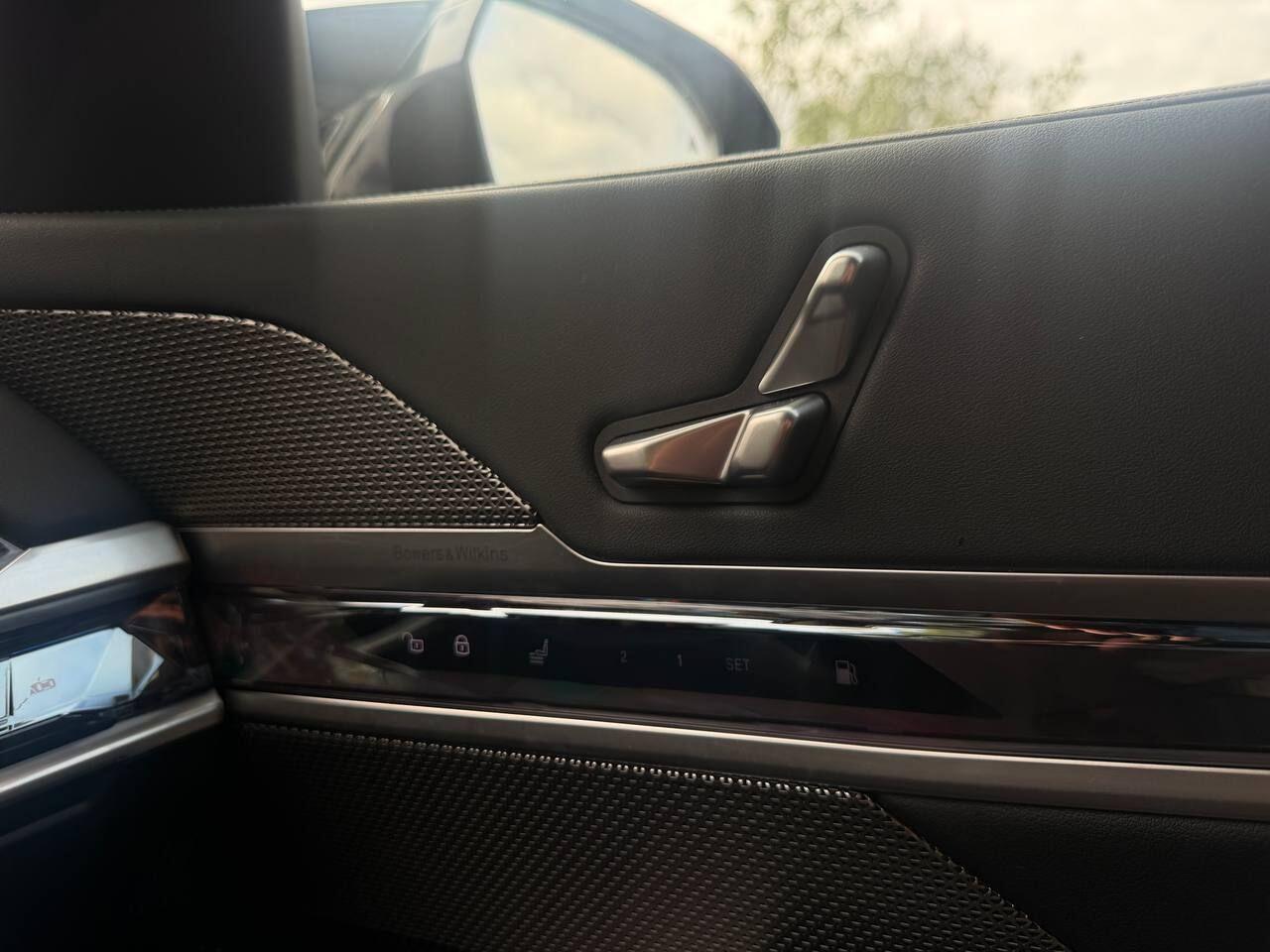 BMW 7 Series view 48