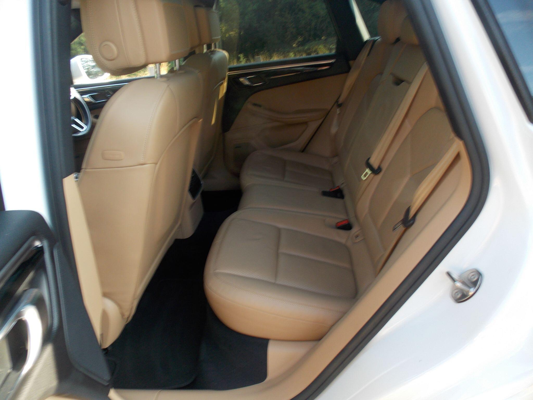 Porsche Macan view 35