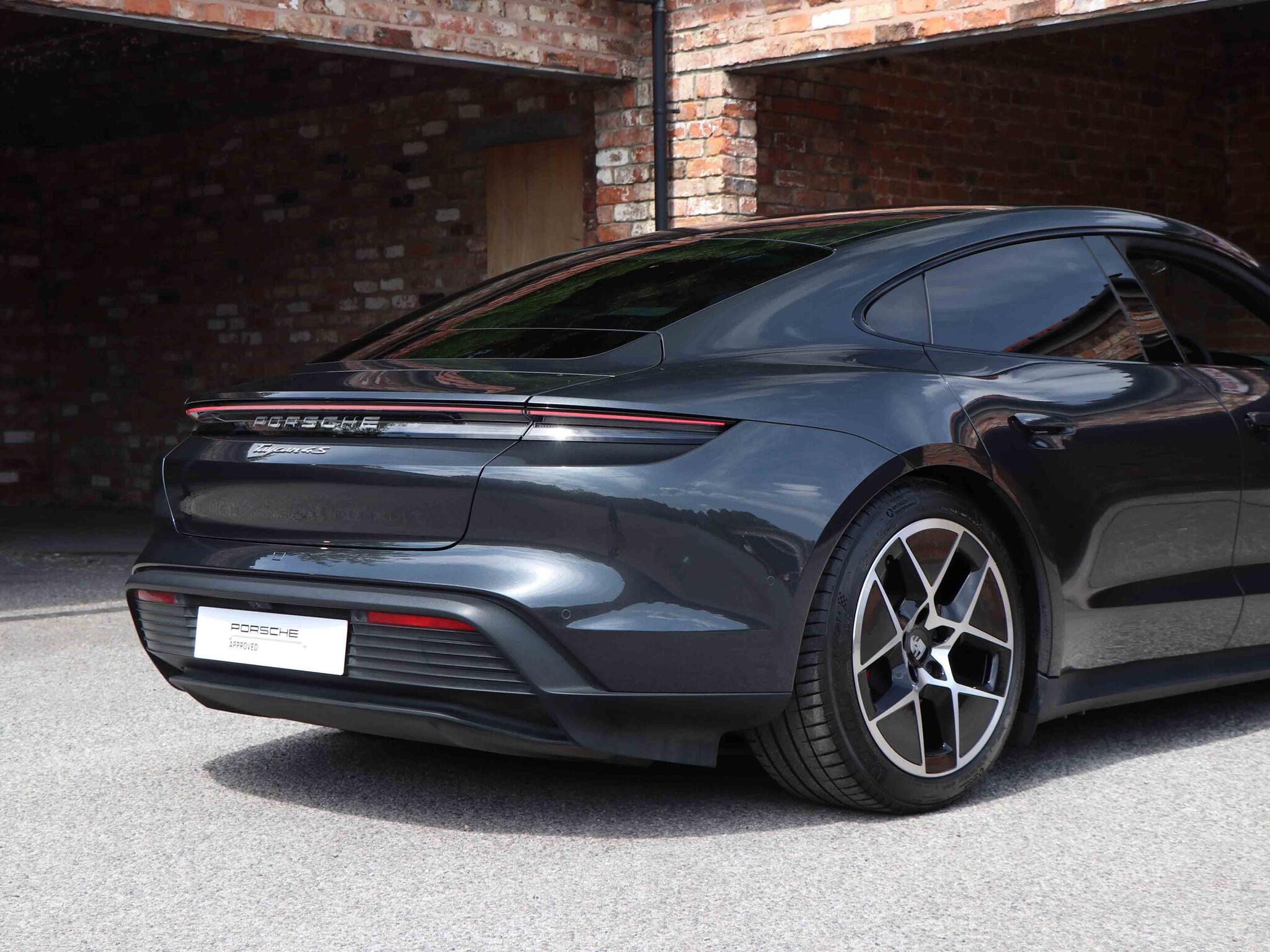 Porsche Taycan view 10