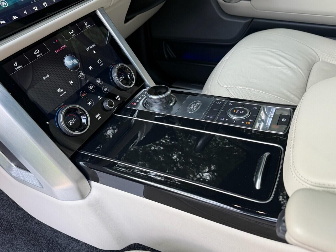 Land Rover Range Rover view 32