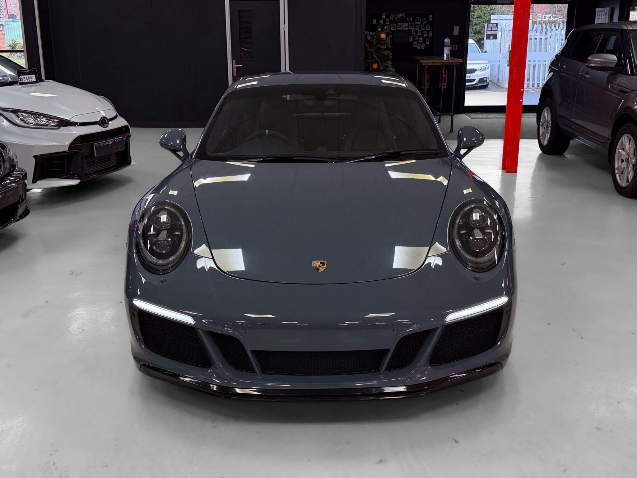 Porsche 911 view 10