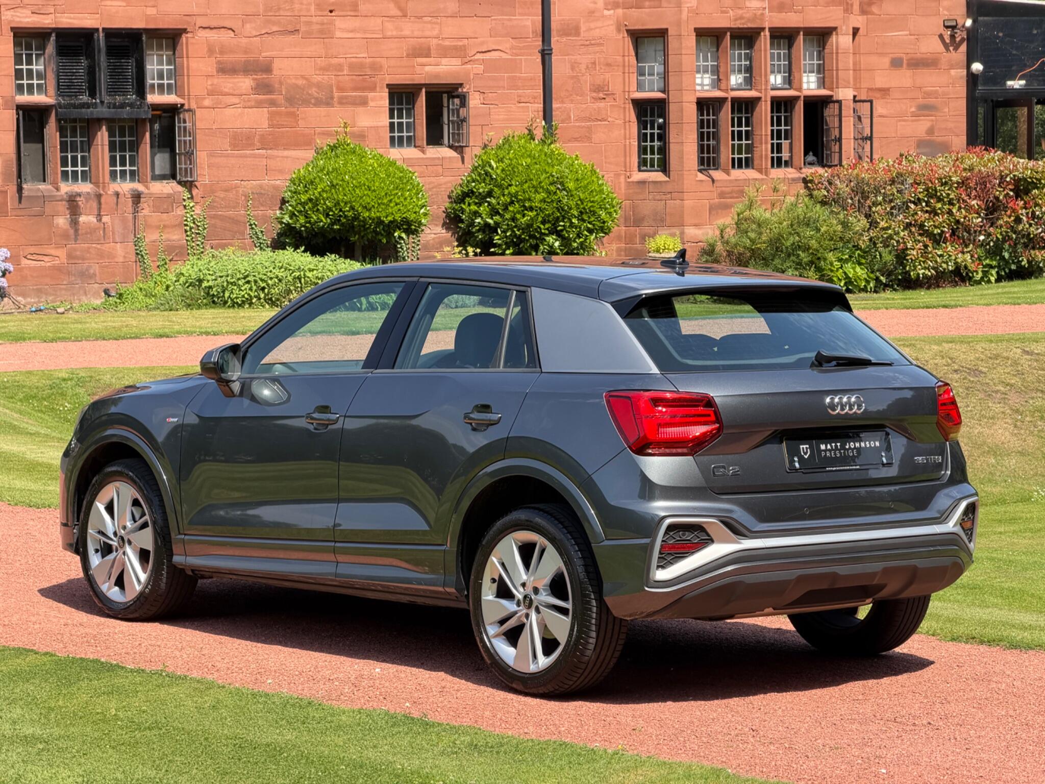 Audi Q2 view 24