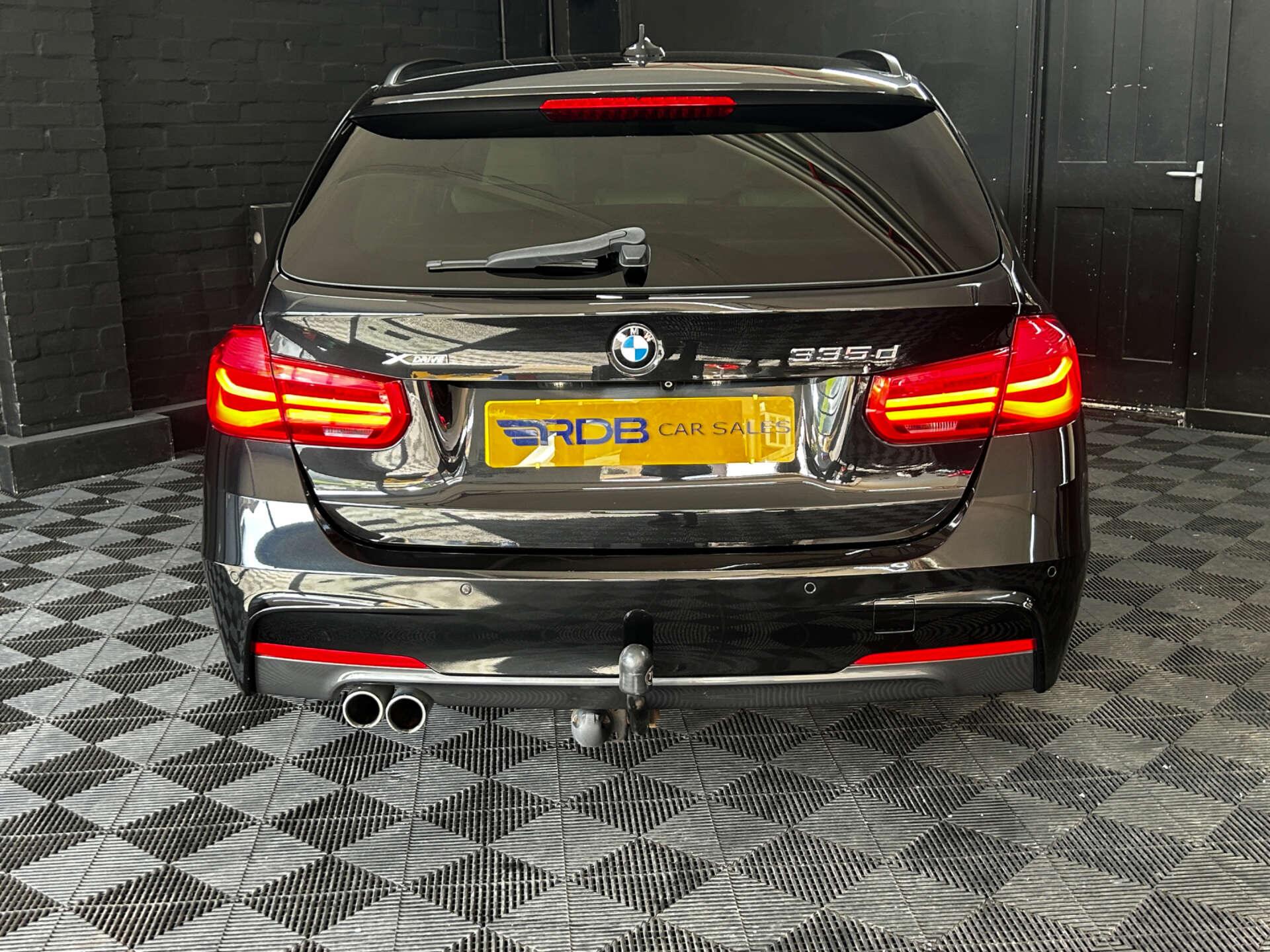 BMW 3 Series view 32