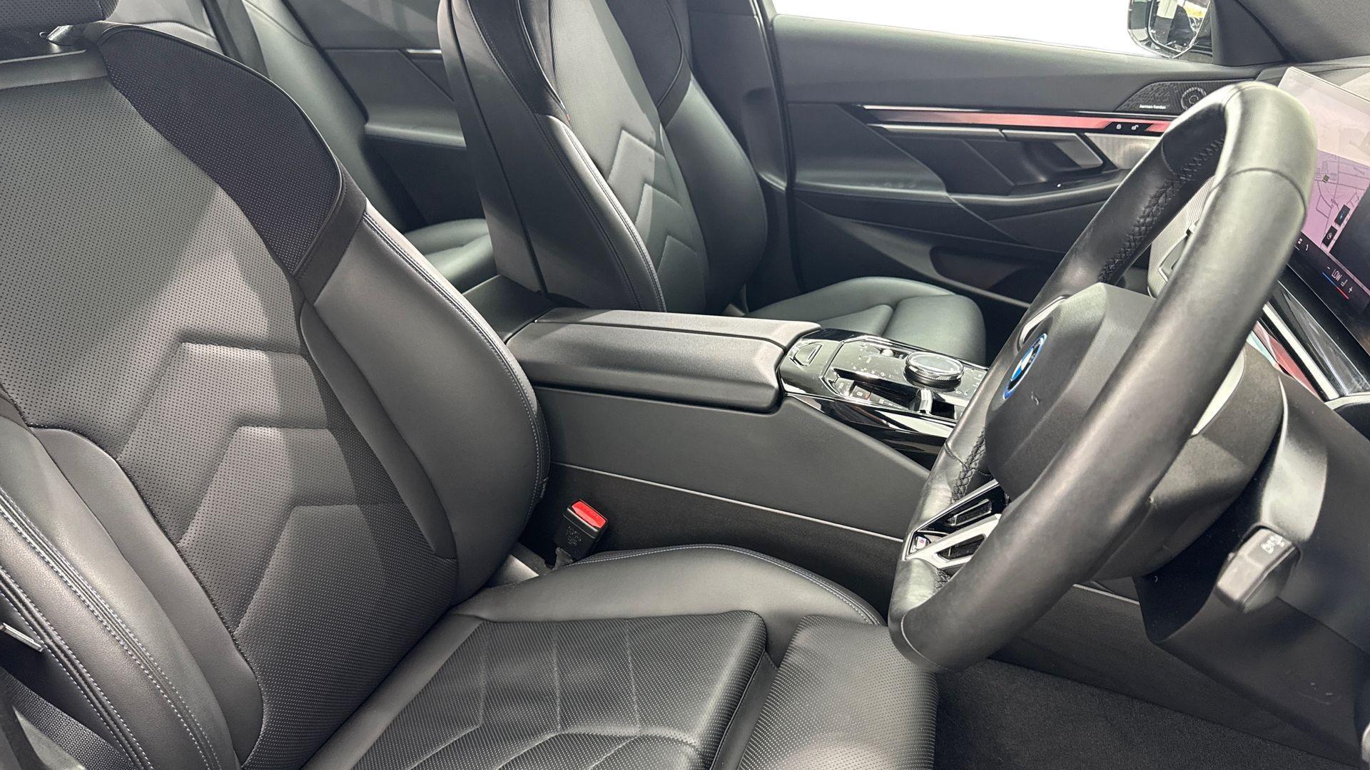 BMW i5 view 11