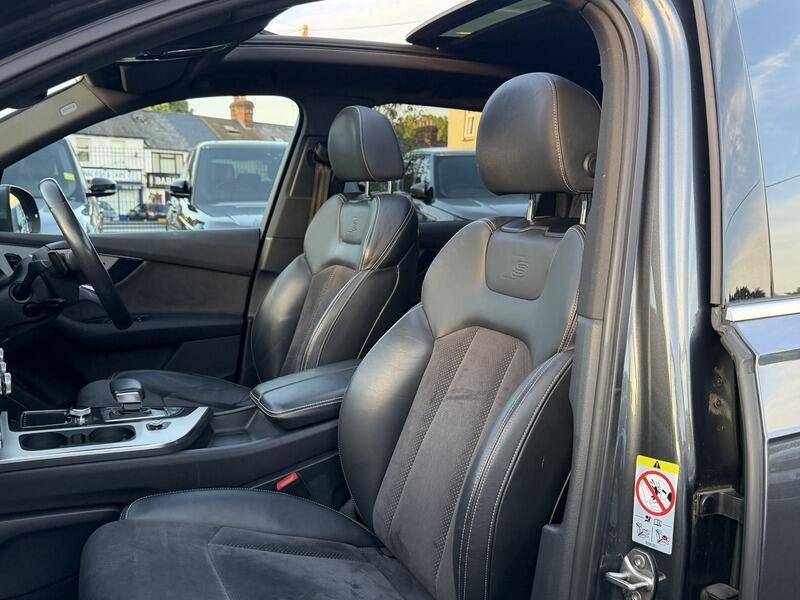 Audi Q7 view 24
