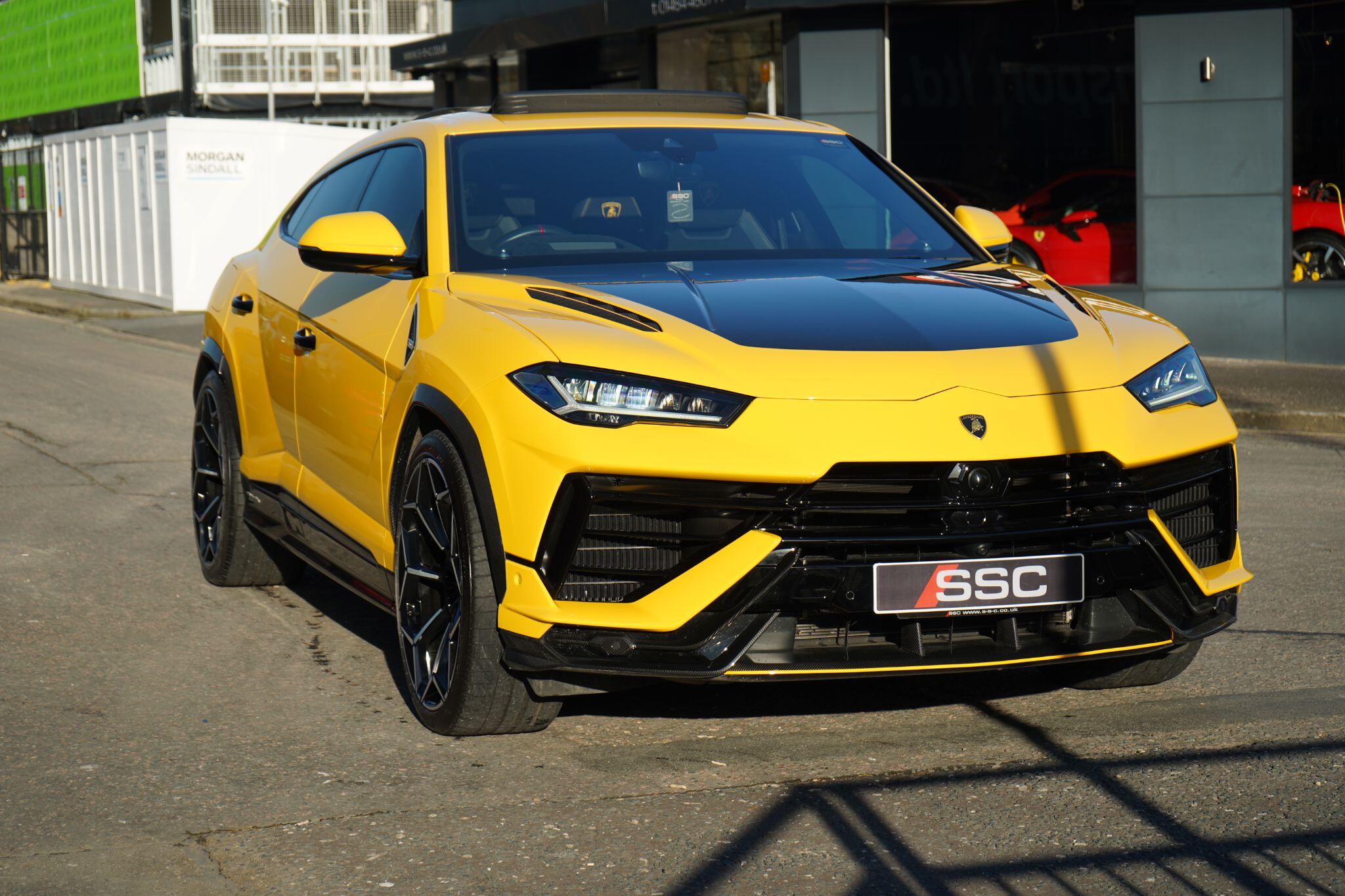 Lamborghini Urus view 6