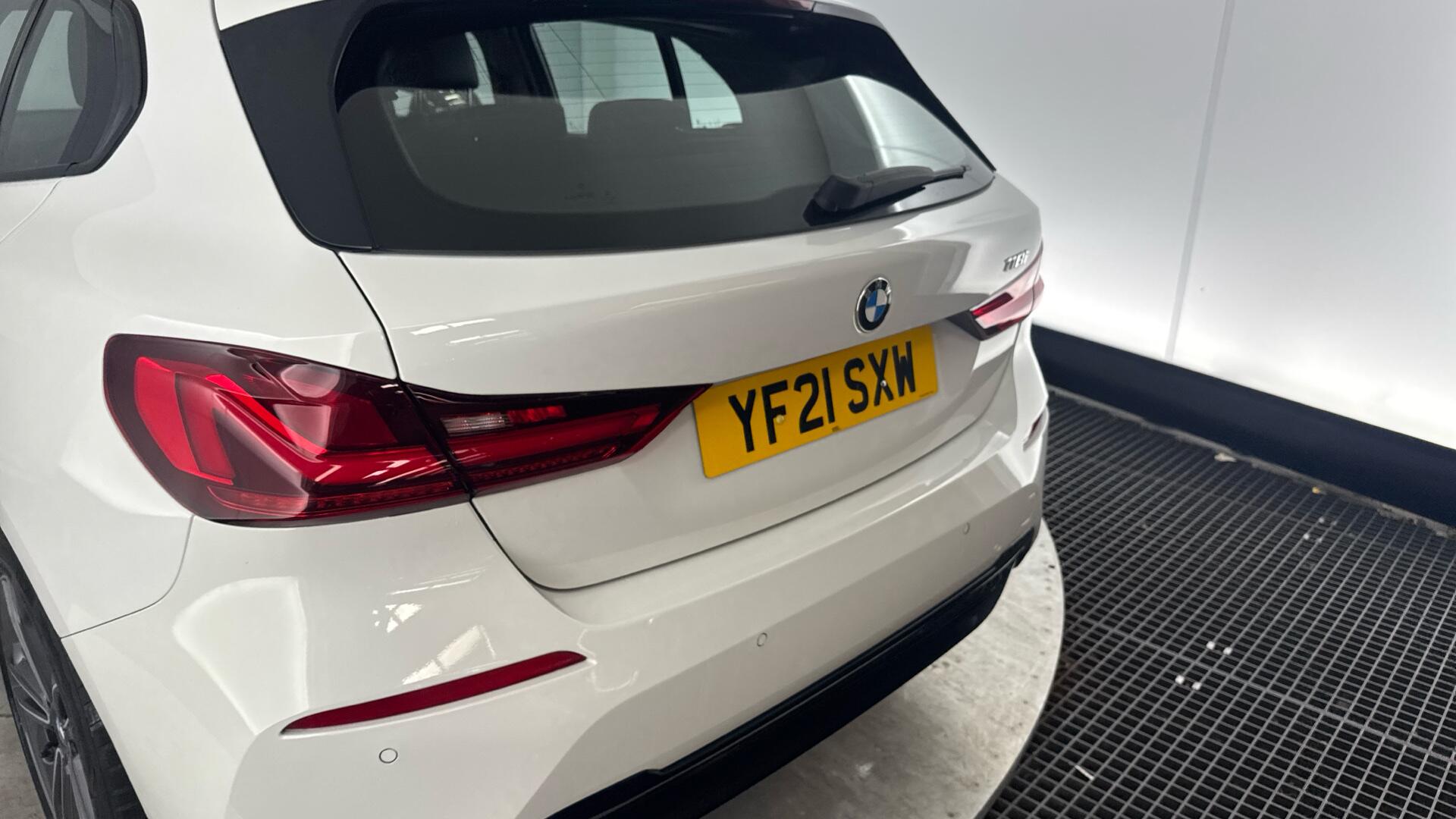 BMW 1 Series view 24