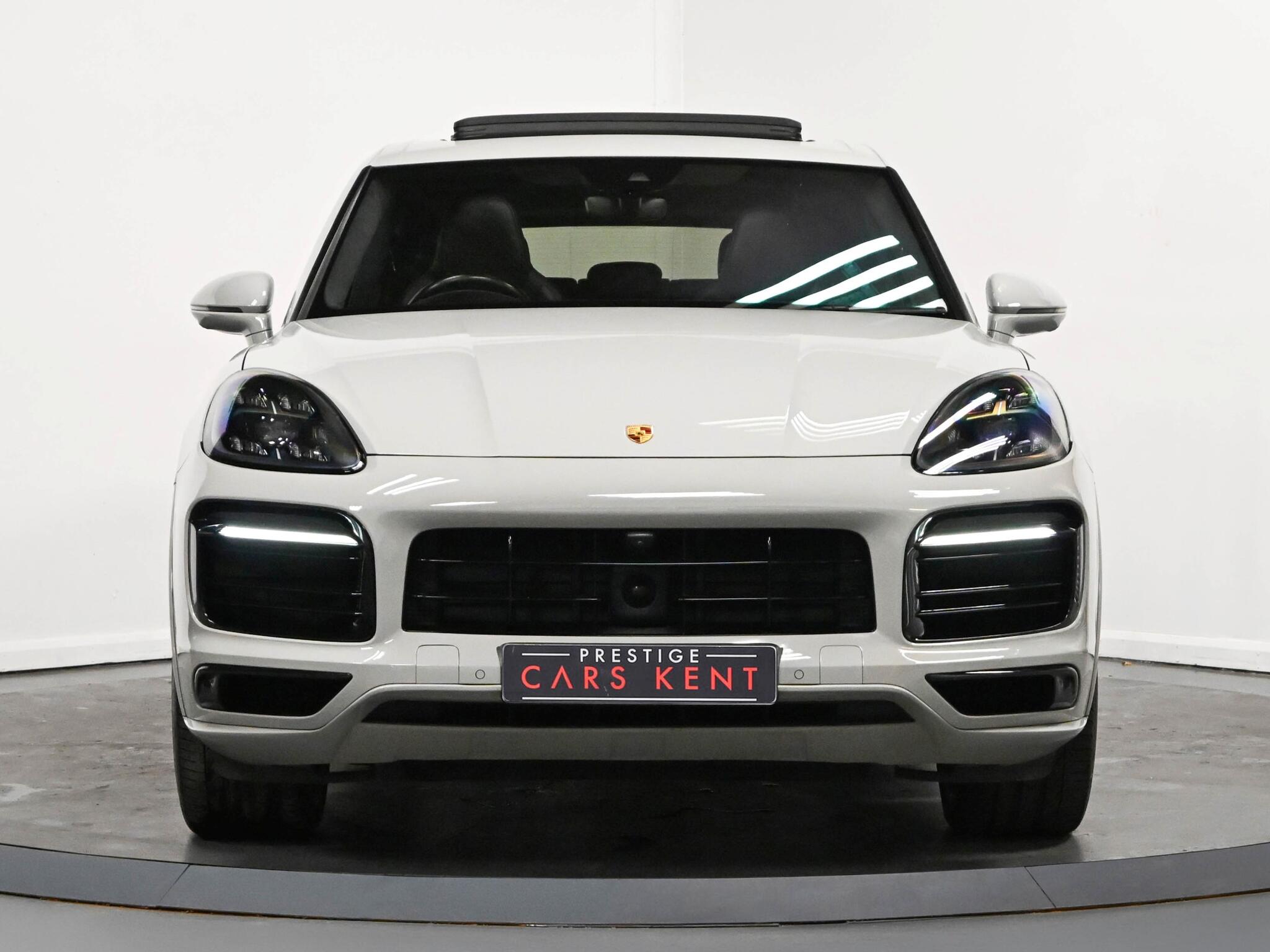 Porsche Cayenne view 26