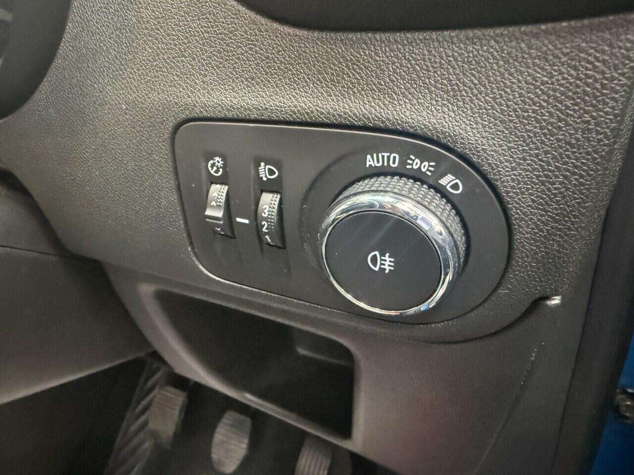 Vauxhall Crossland X view 11