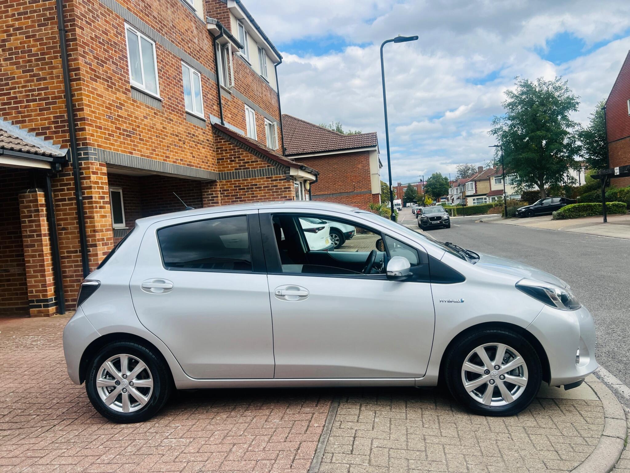 Toyota Yaris view 25
