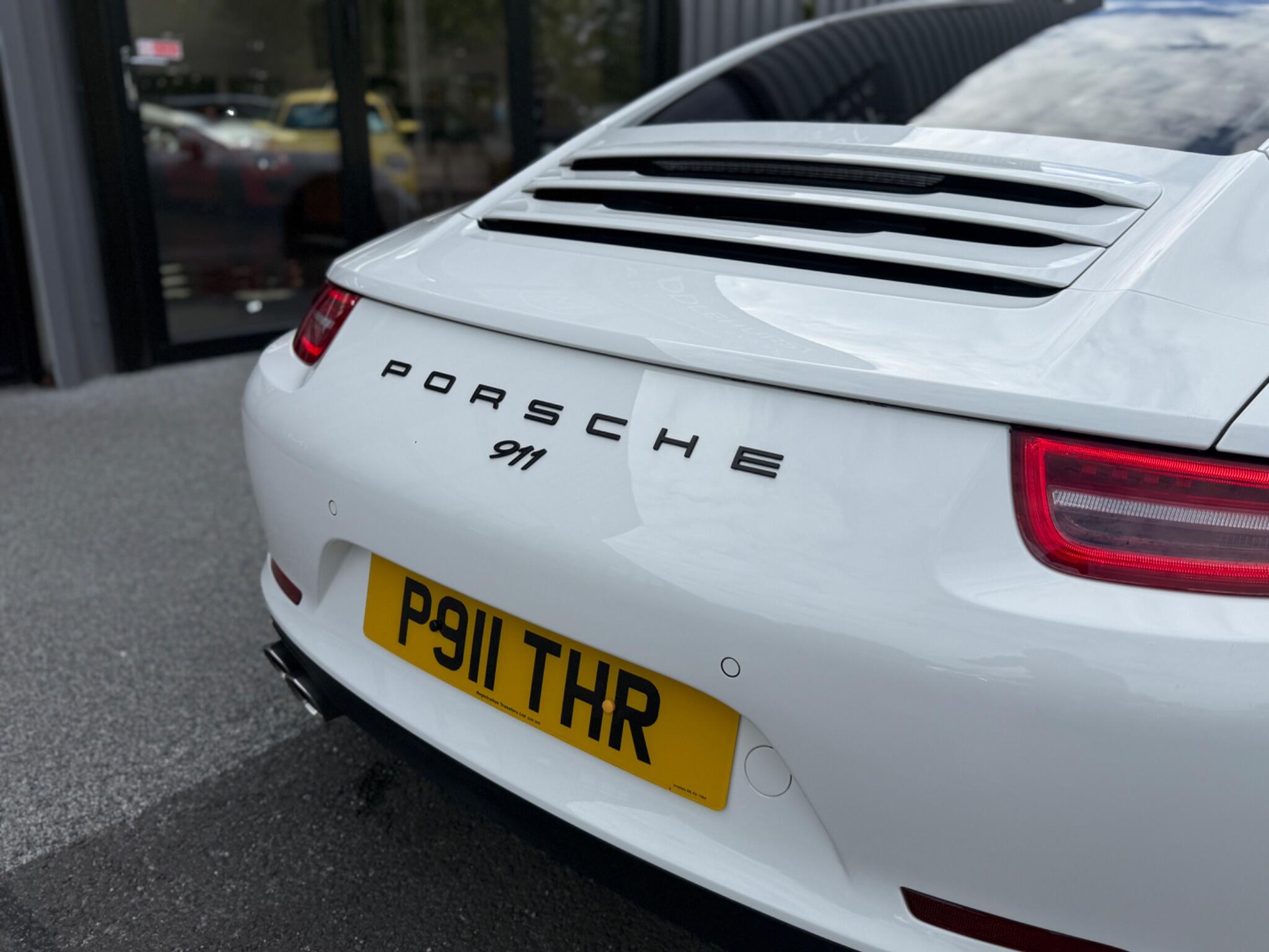 Porsche 911 view 19