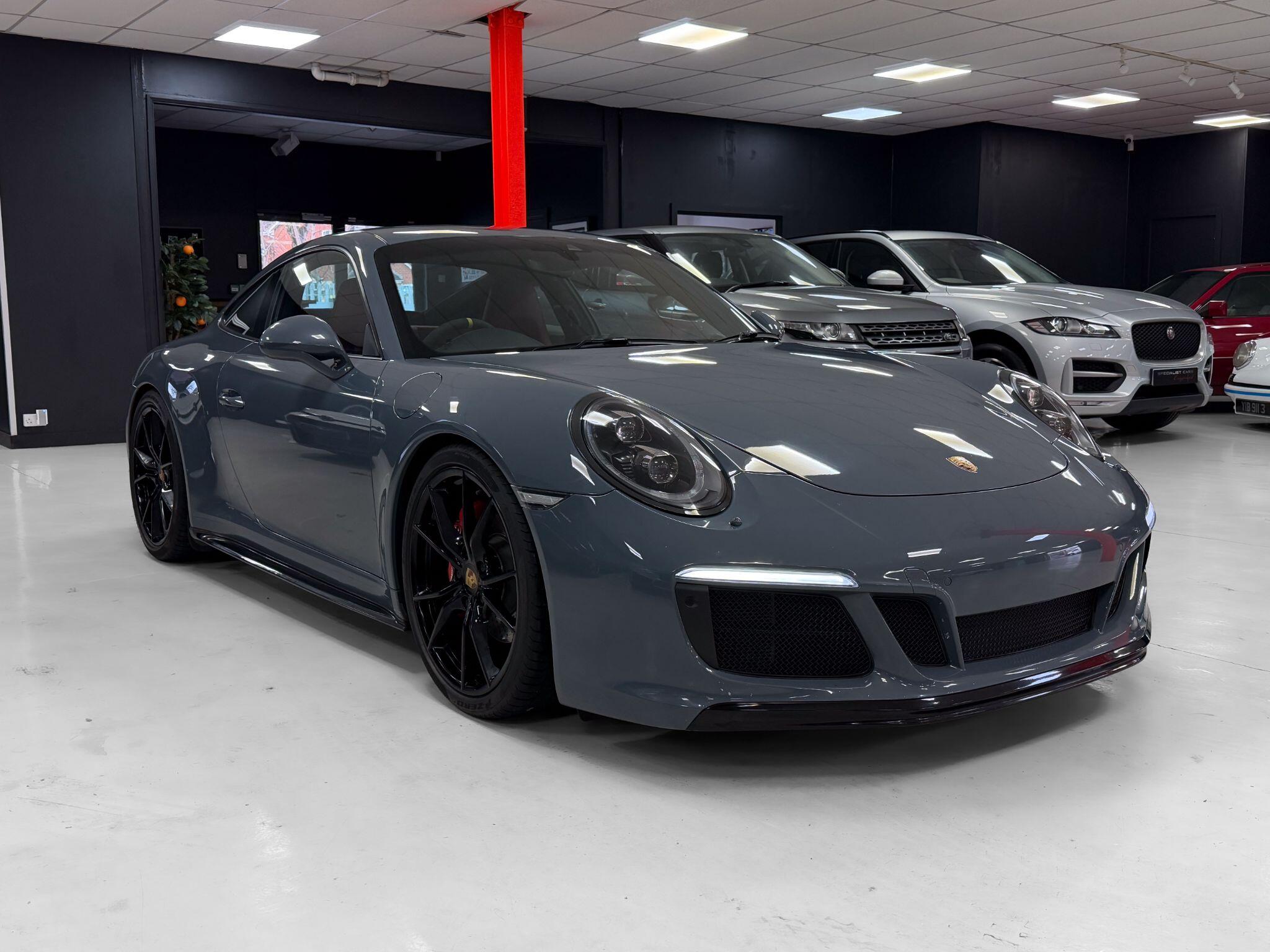Porsche 911 view 12