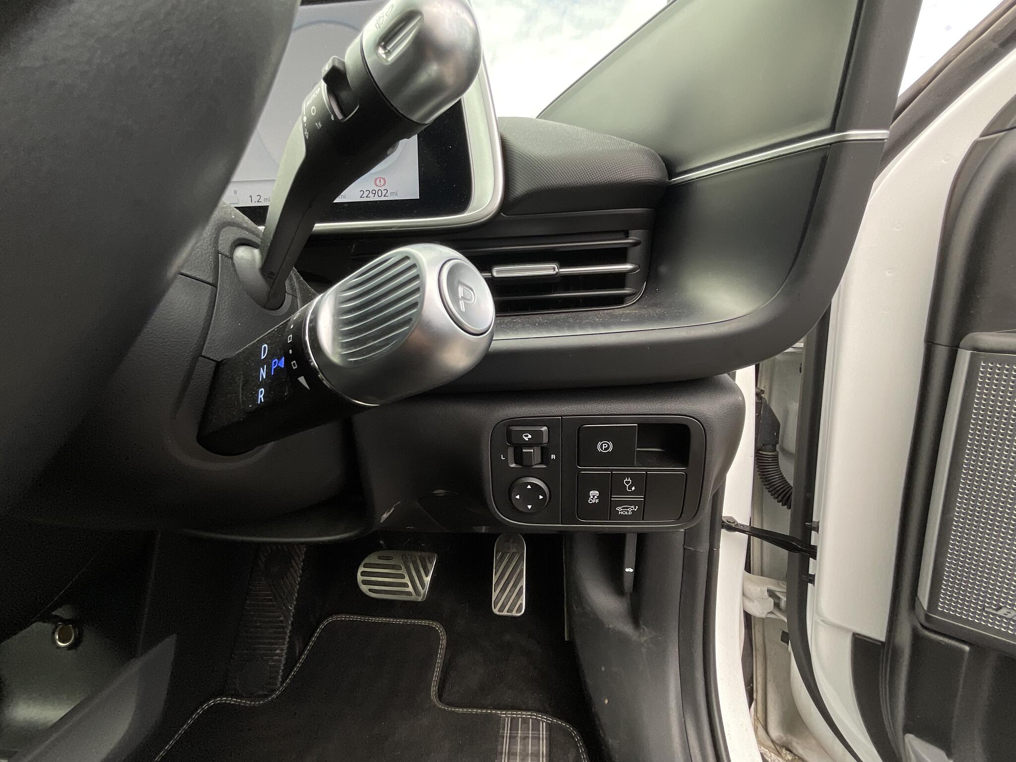Hyundai Ioniq 6 view 28