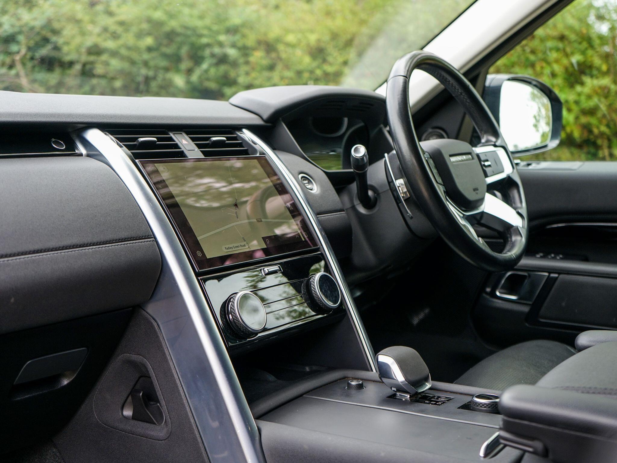 Land Rover Discovery 3 view 14
