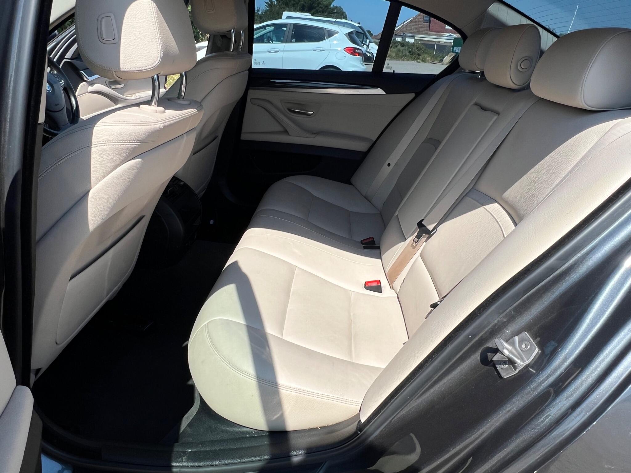BMW 5 Series view 20