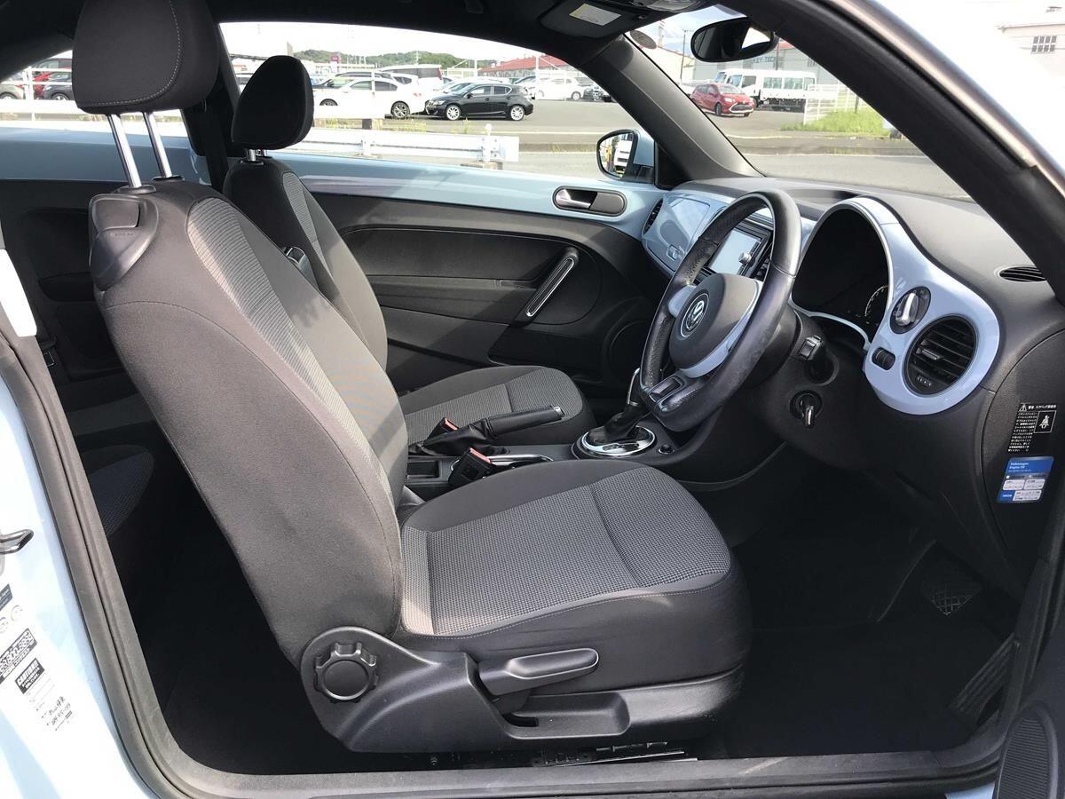 Volkswagen Beetle view 10