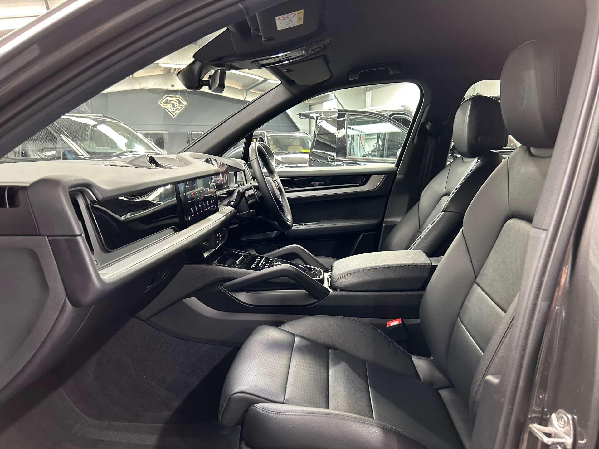 Porsche Cayenne view 40