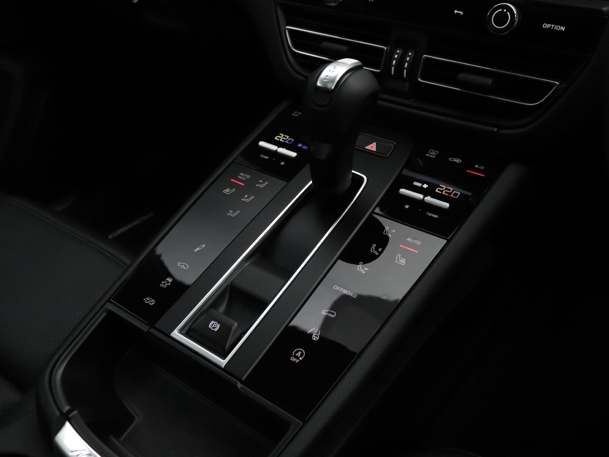 Porsche Macan view 12