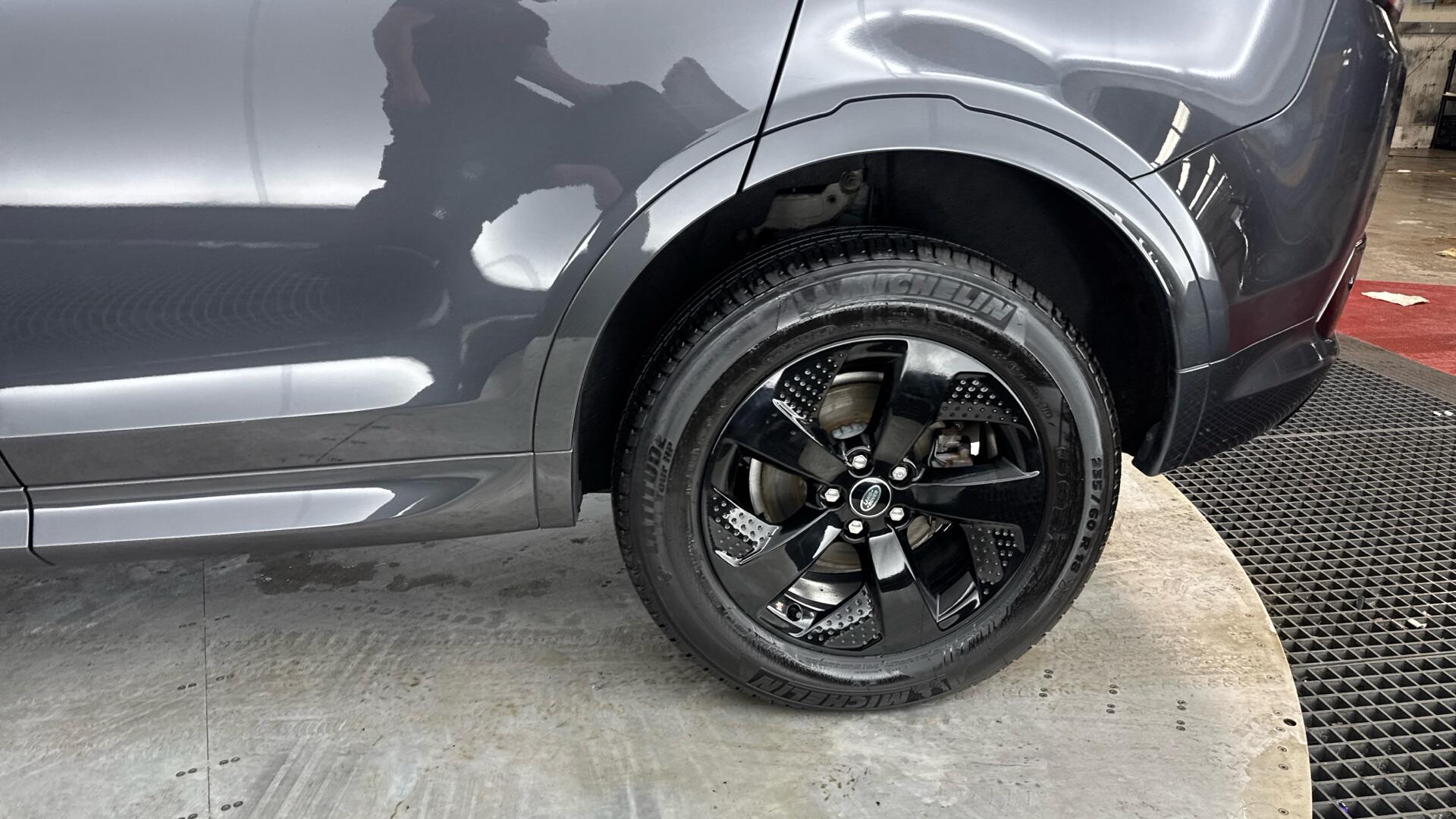 Land Rover Discovery Sport view 28