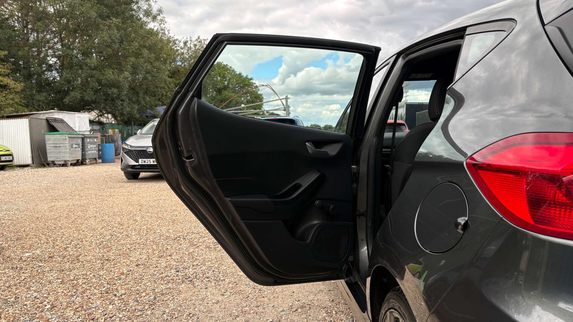 Ford Fiesta view 41