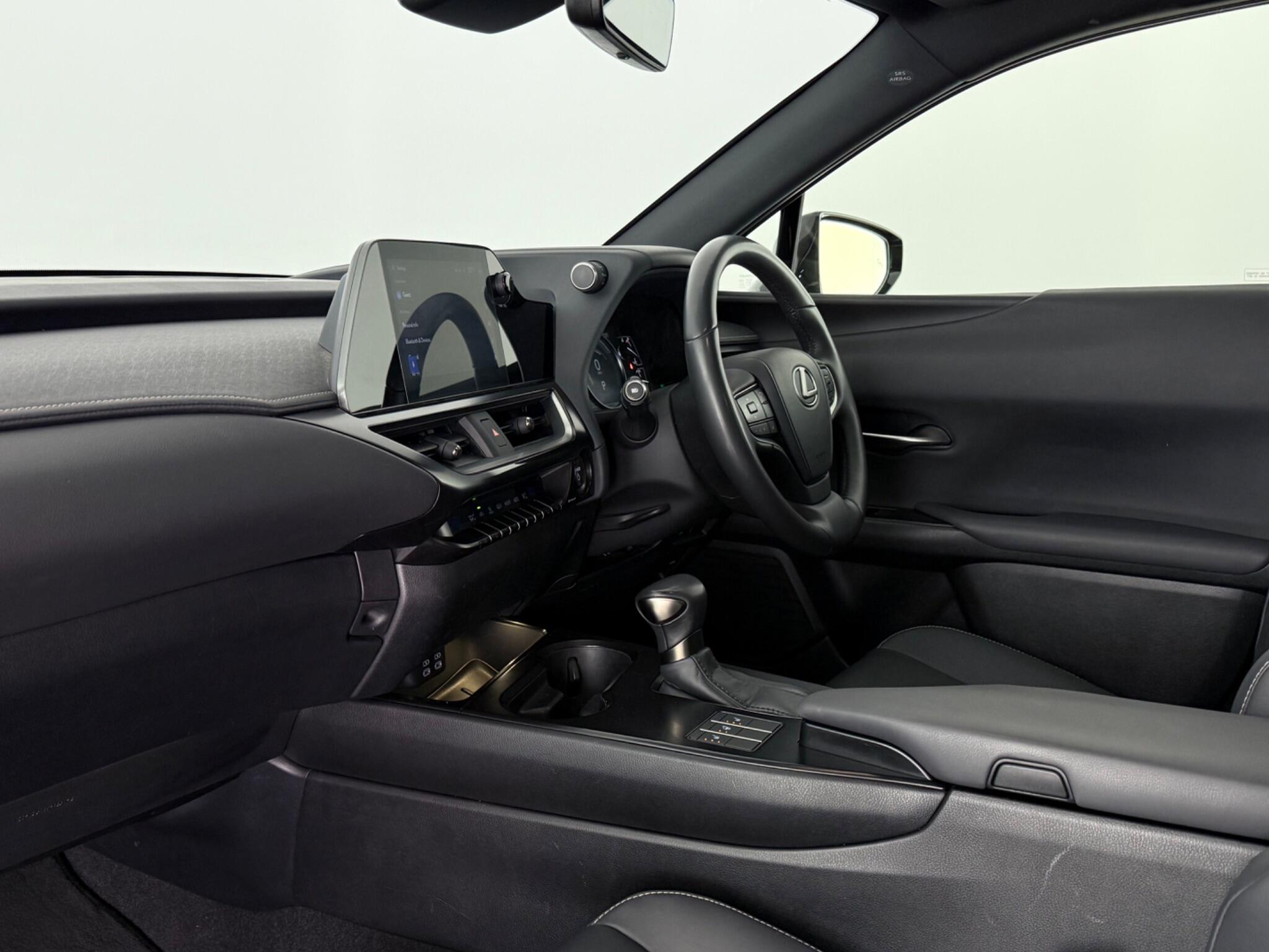 Lexus Ux view 12