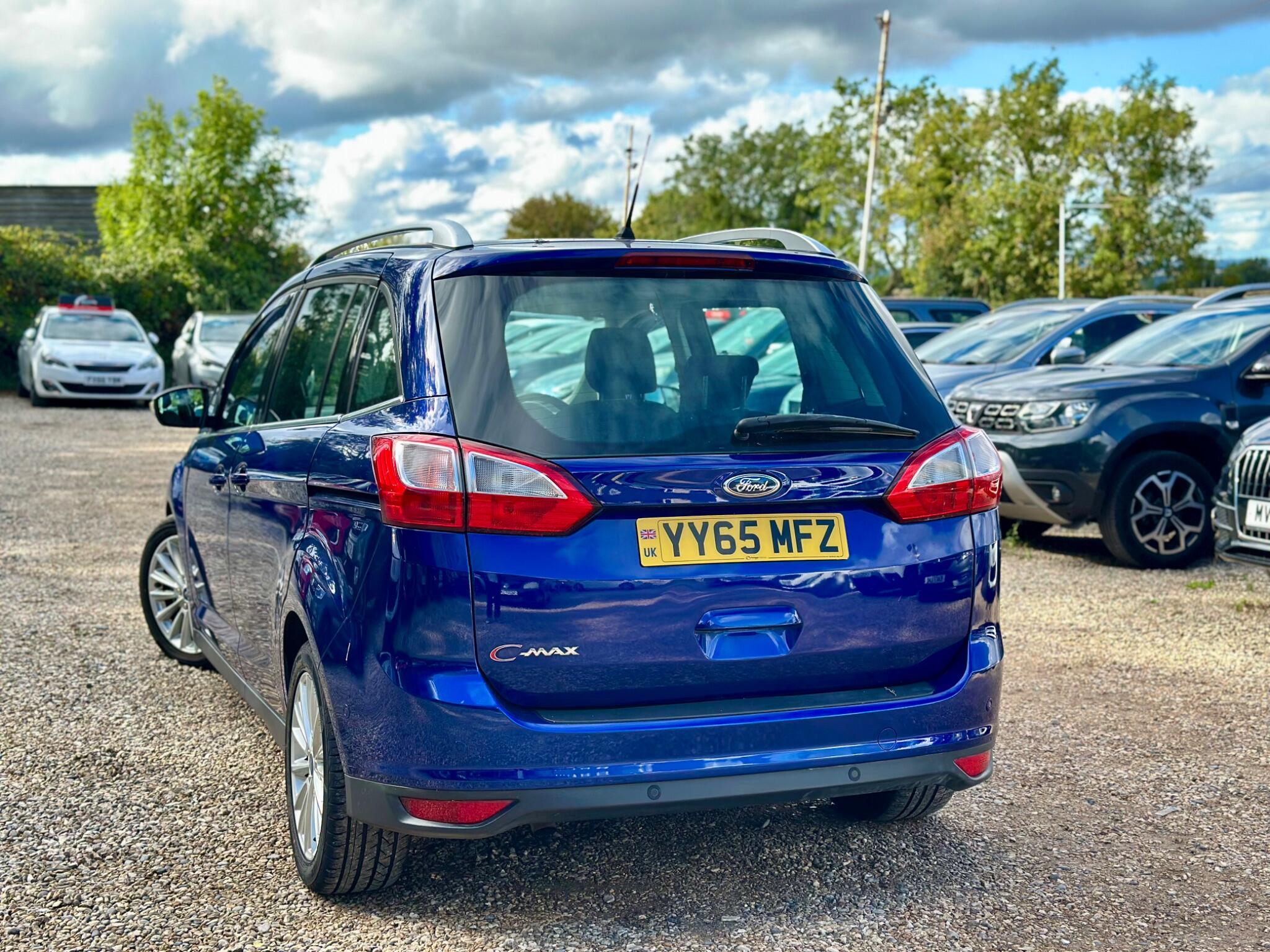 Ford Grand C-Max view 15