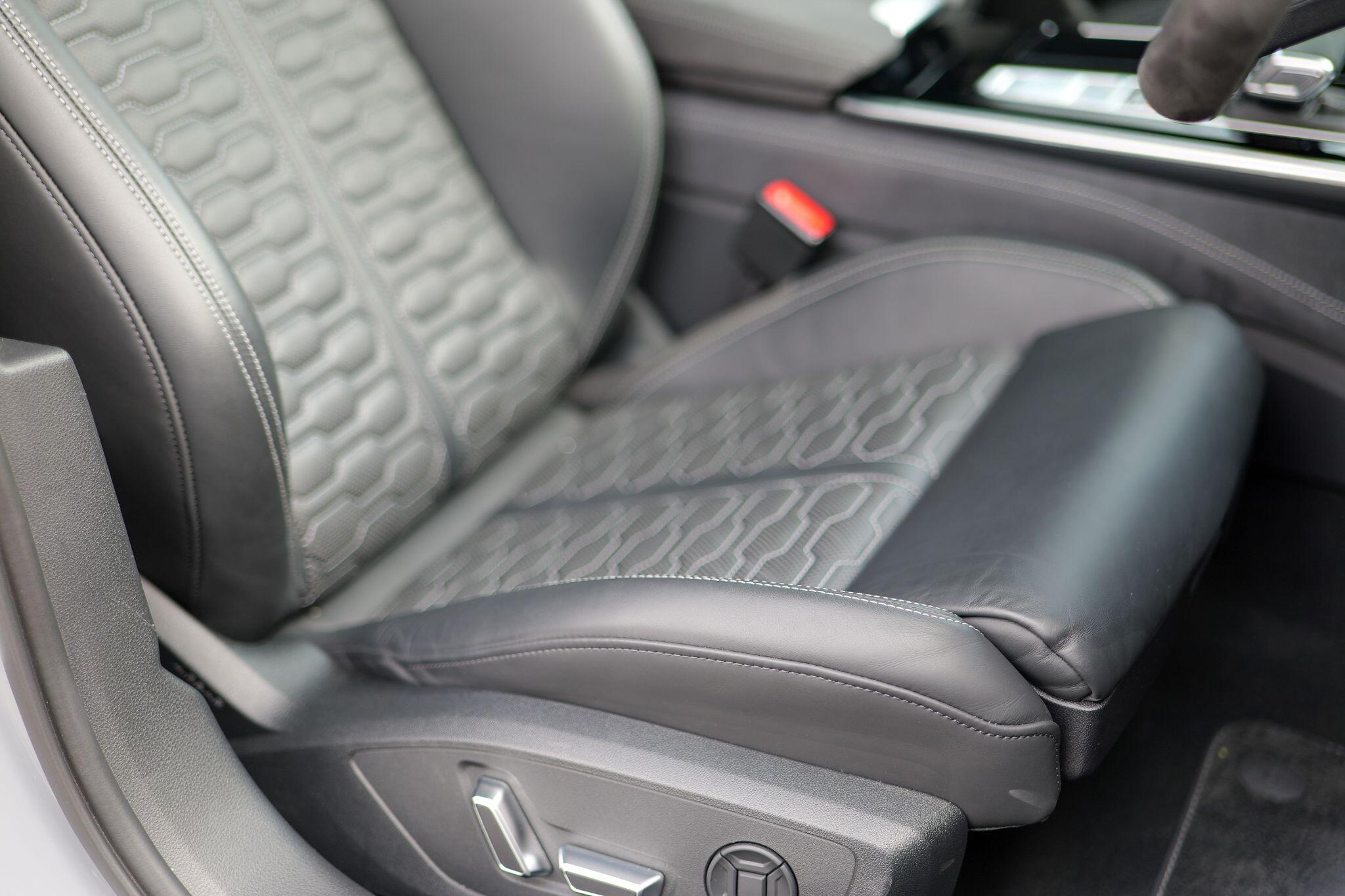 Audi RS6 Avant view 22