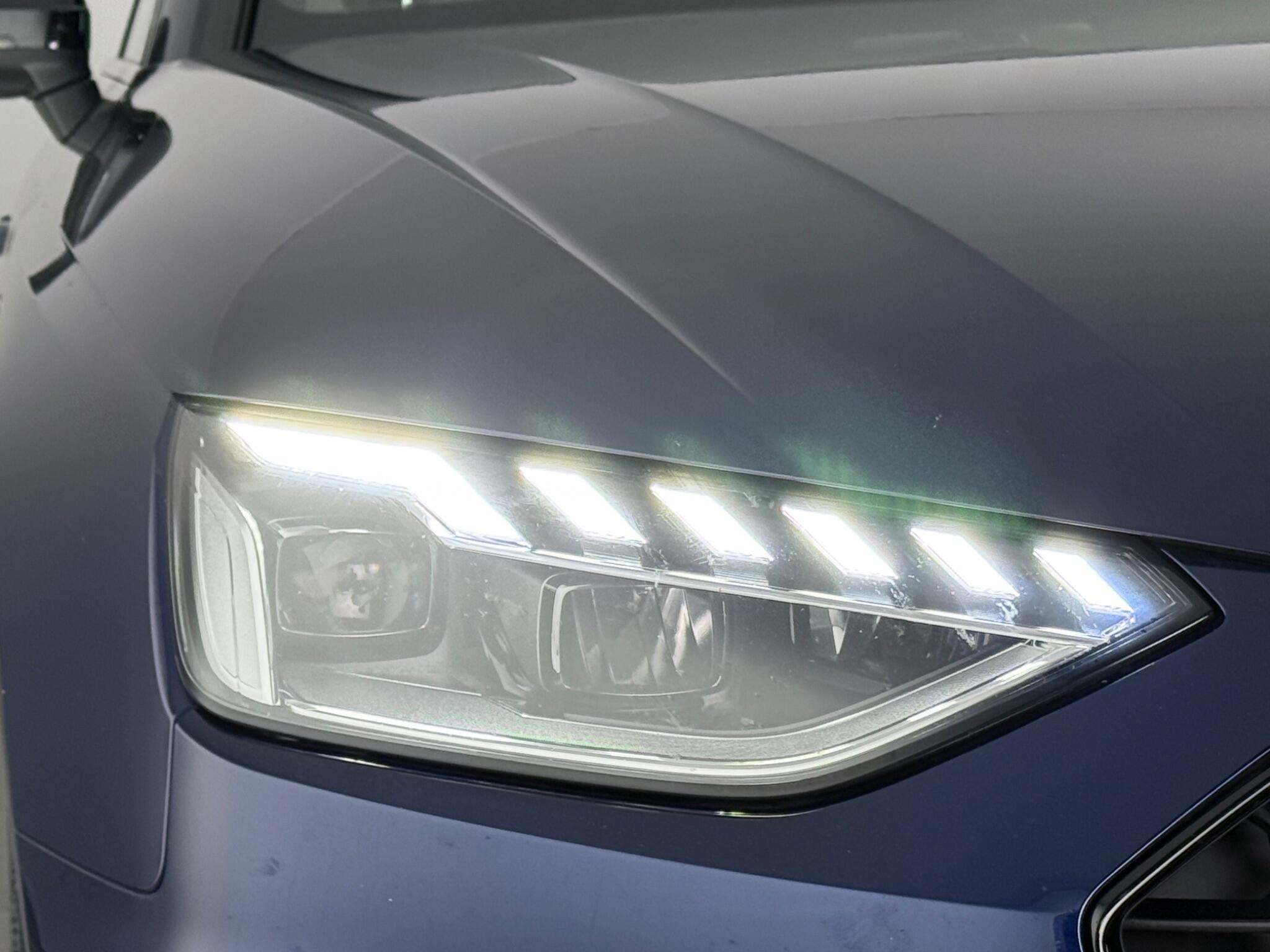 Audi A4 view 24