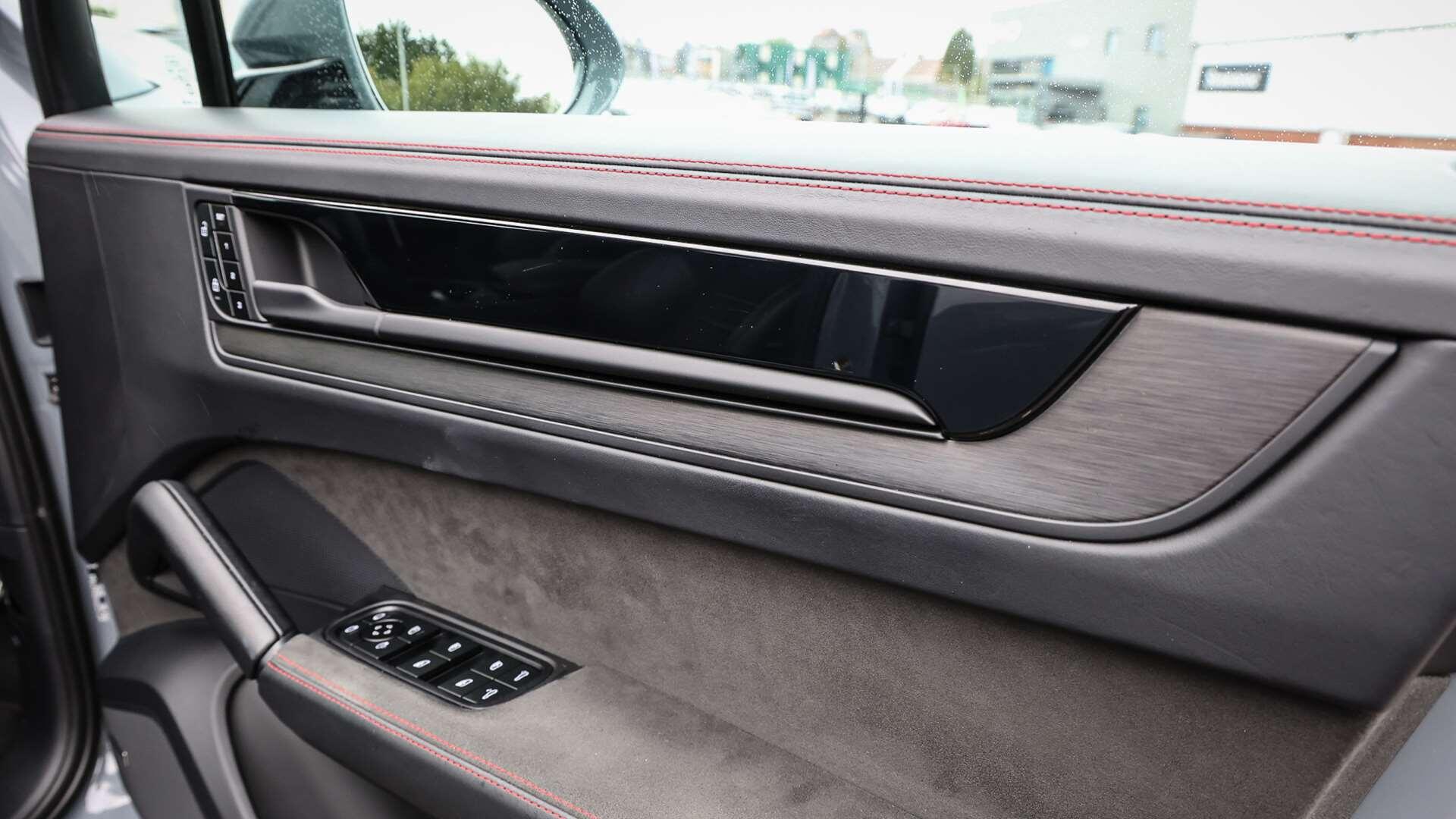 Porsche Cayenne view 24