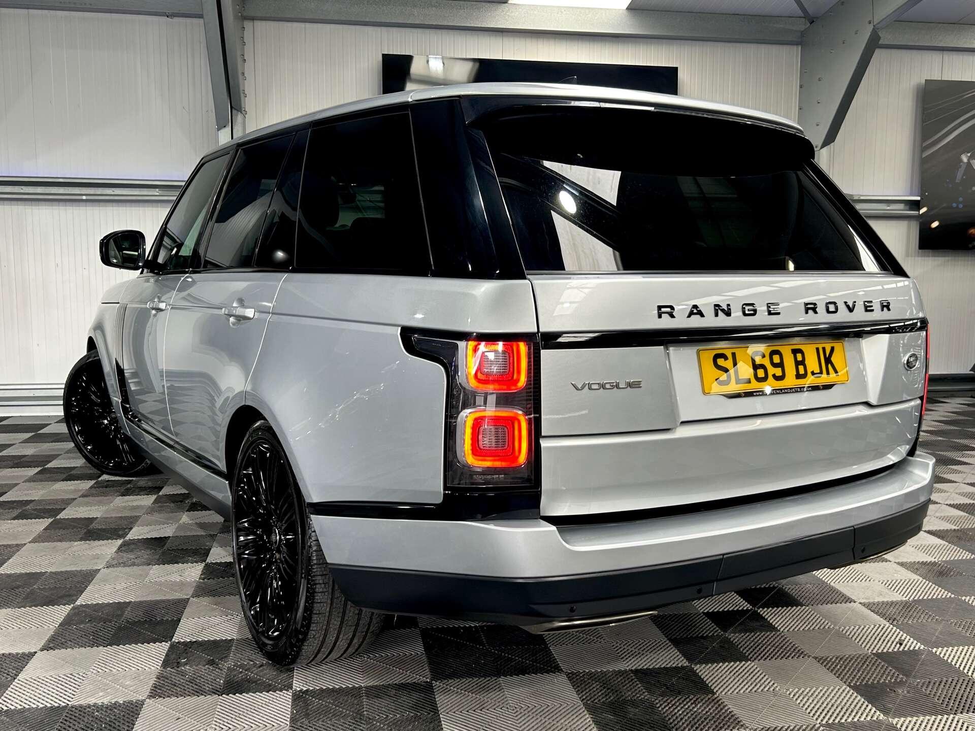 Land Rover Range Rover view 4