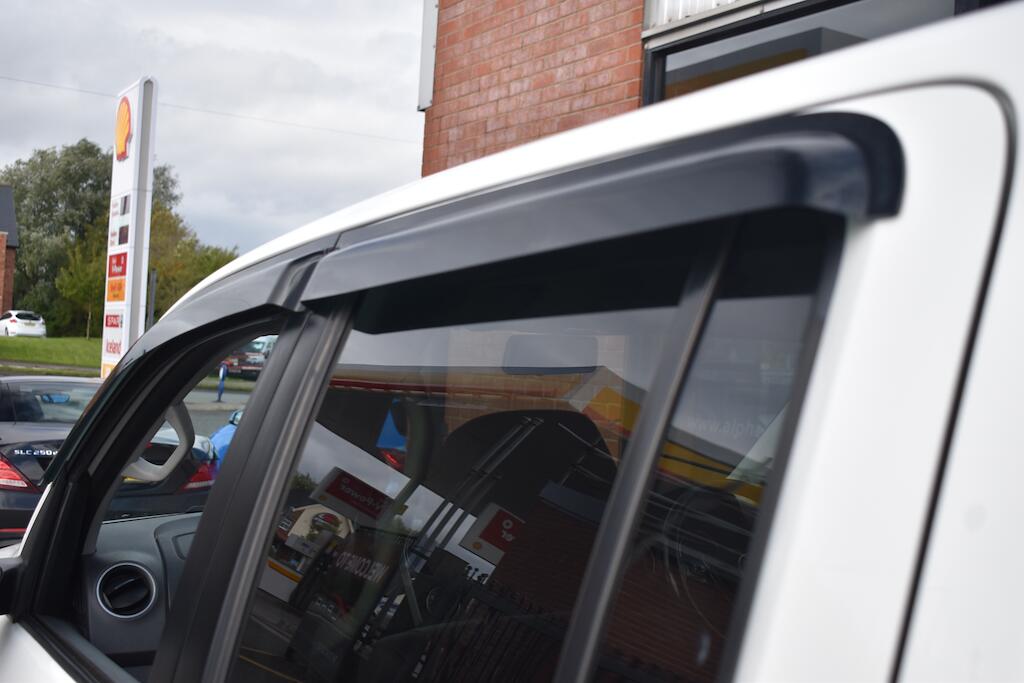 Volkswagen Amarok view 13