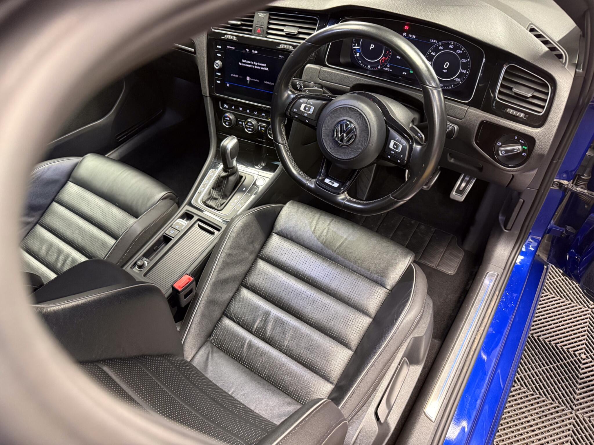 Volkswagen Golf view 23