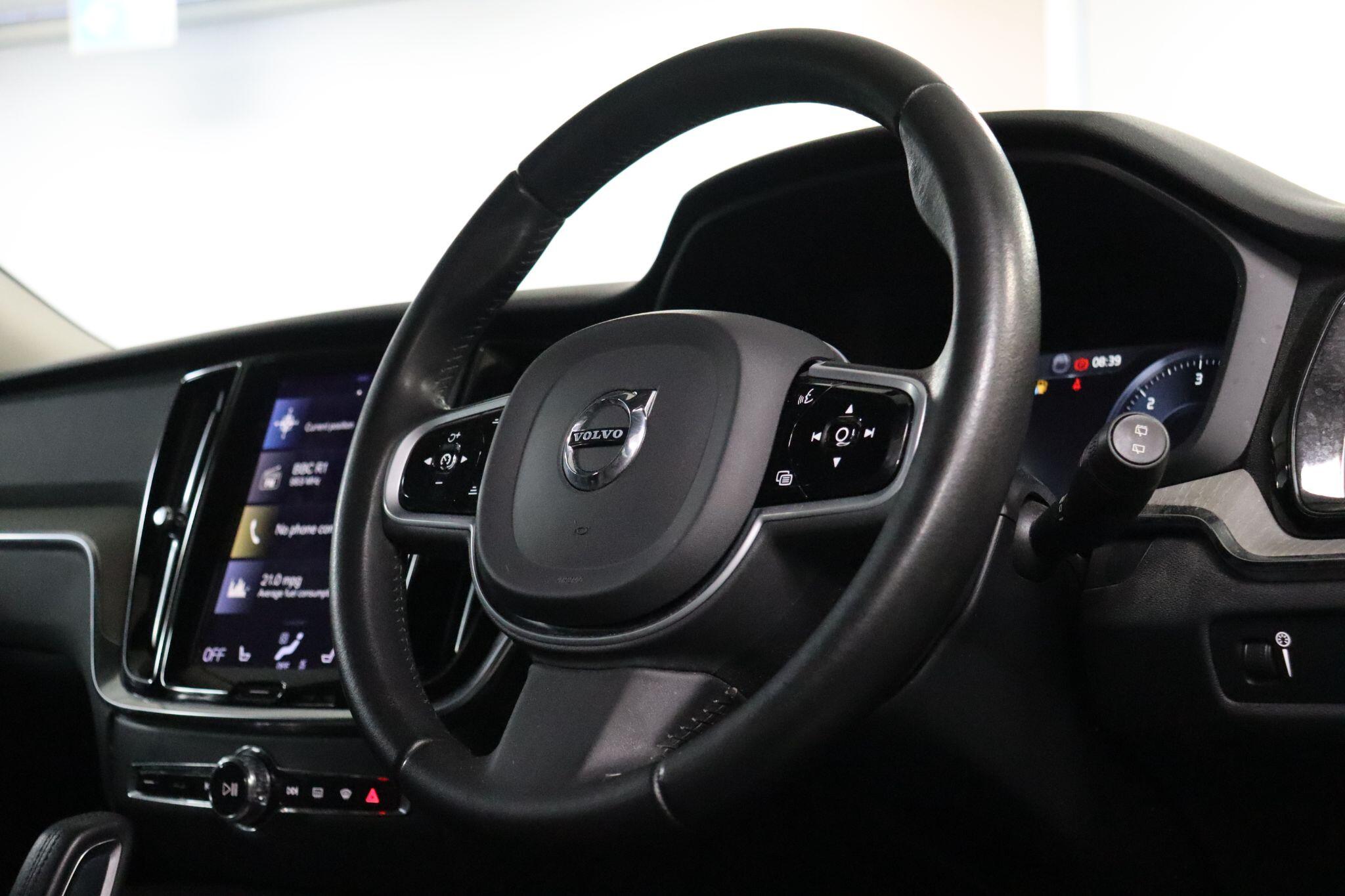 Volvo V60 Cross Country view 12