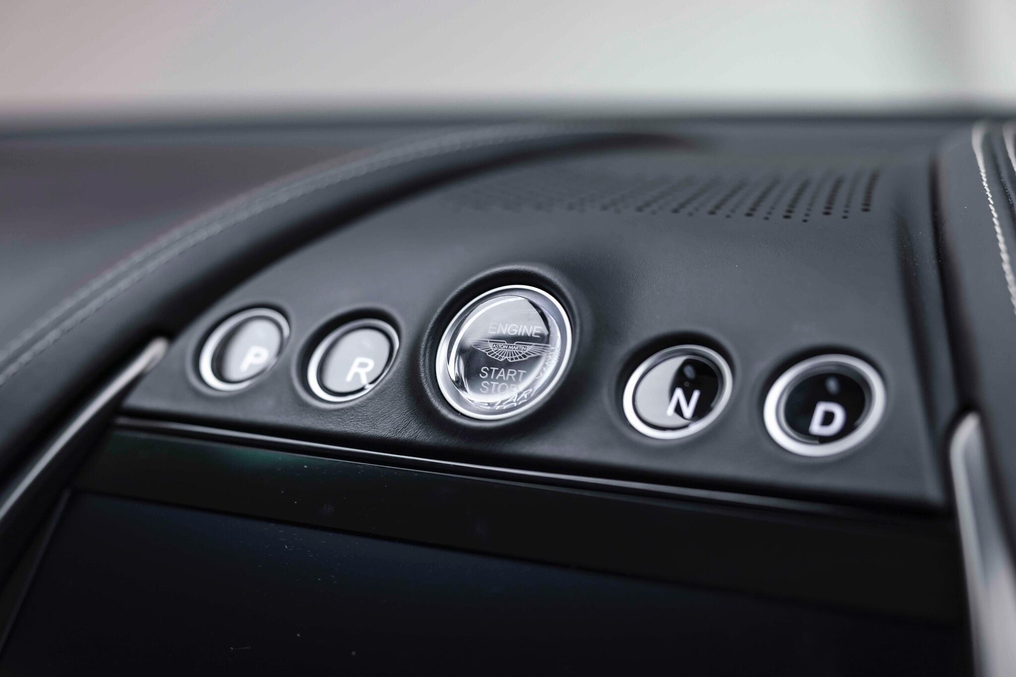 Aston Martin DBX view 49