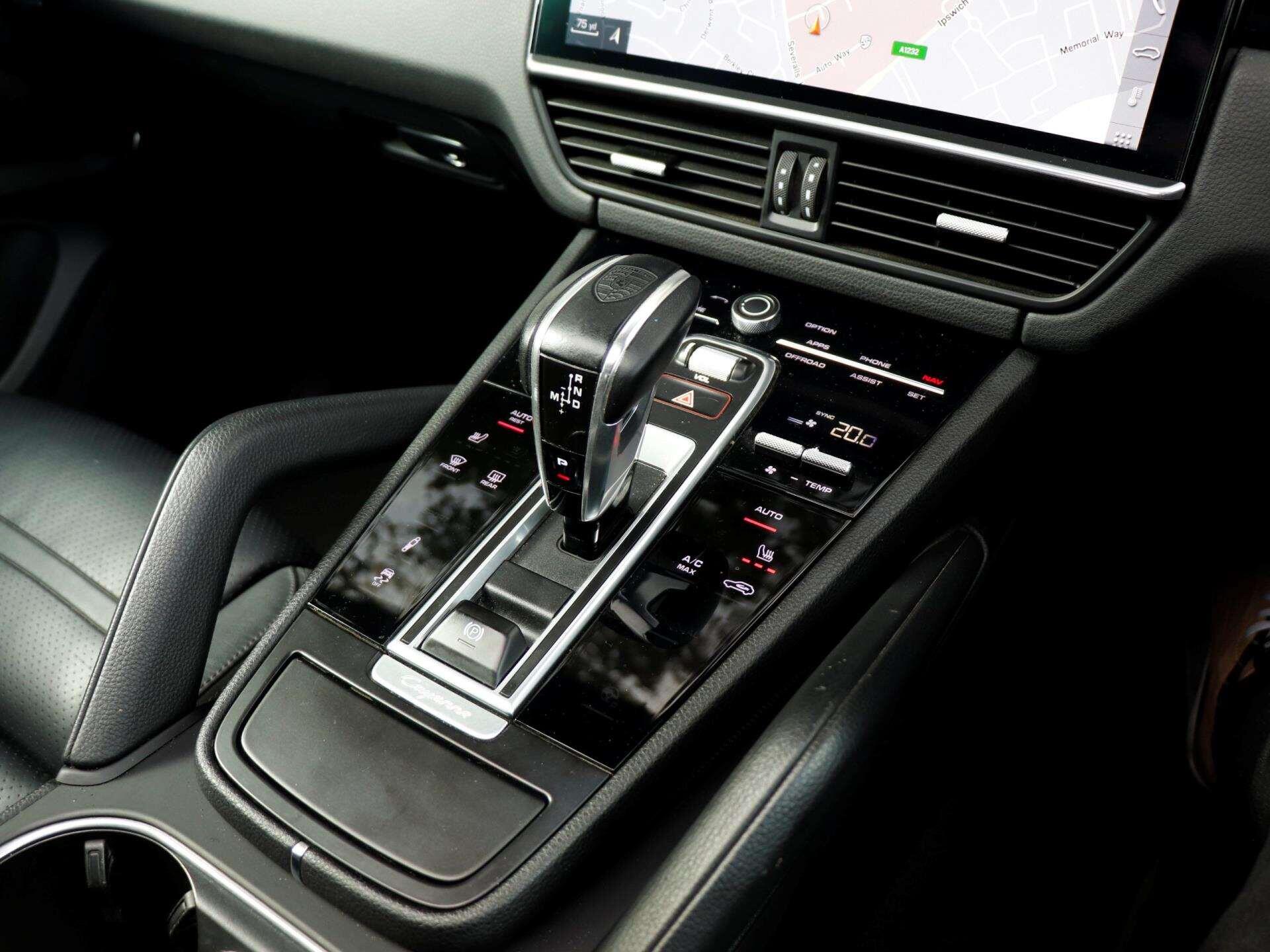 Porsche Cayenne view 16