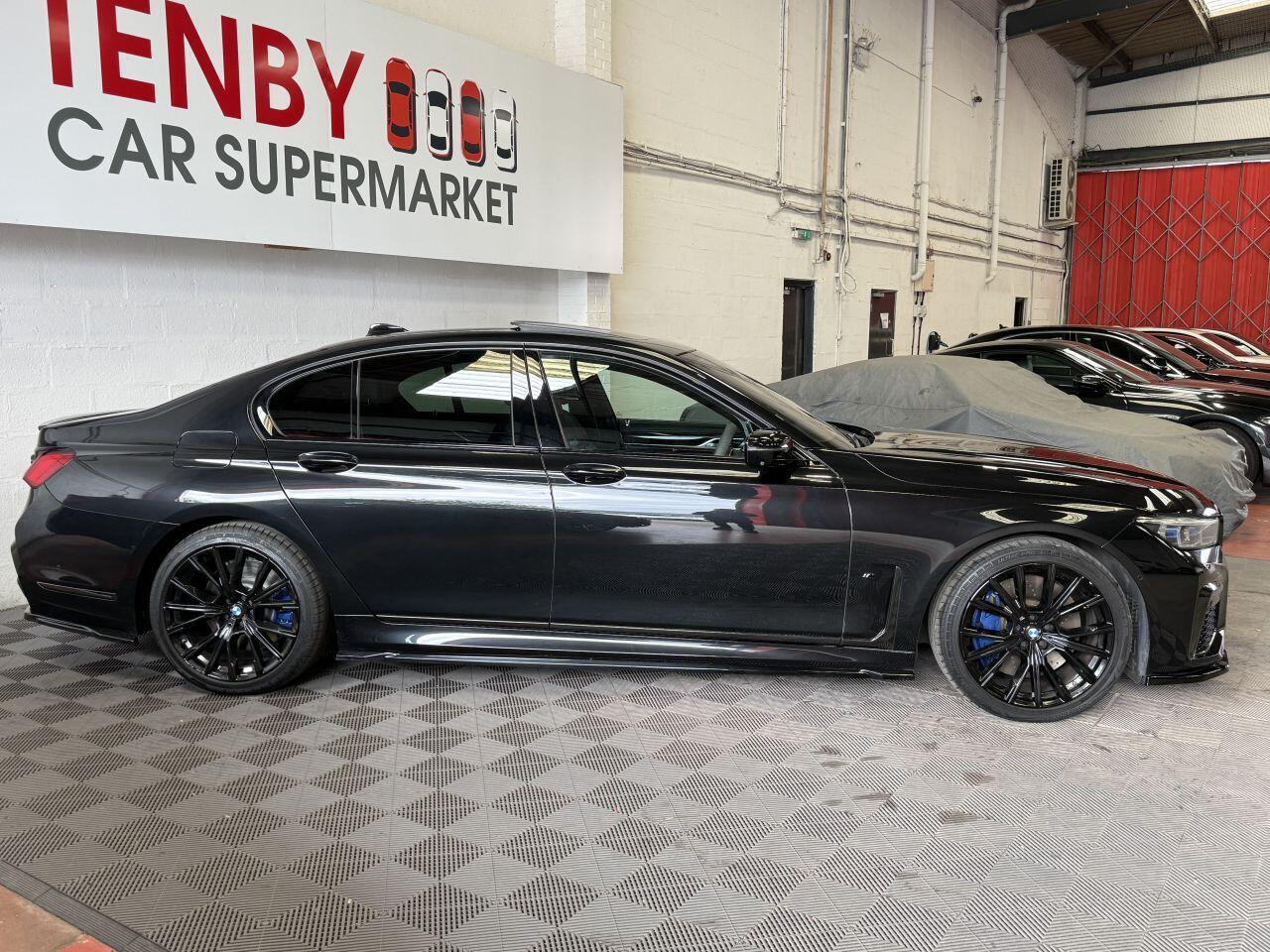 BMW 7 Series view 11