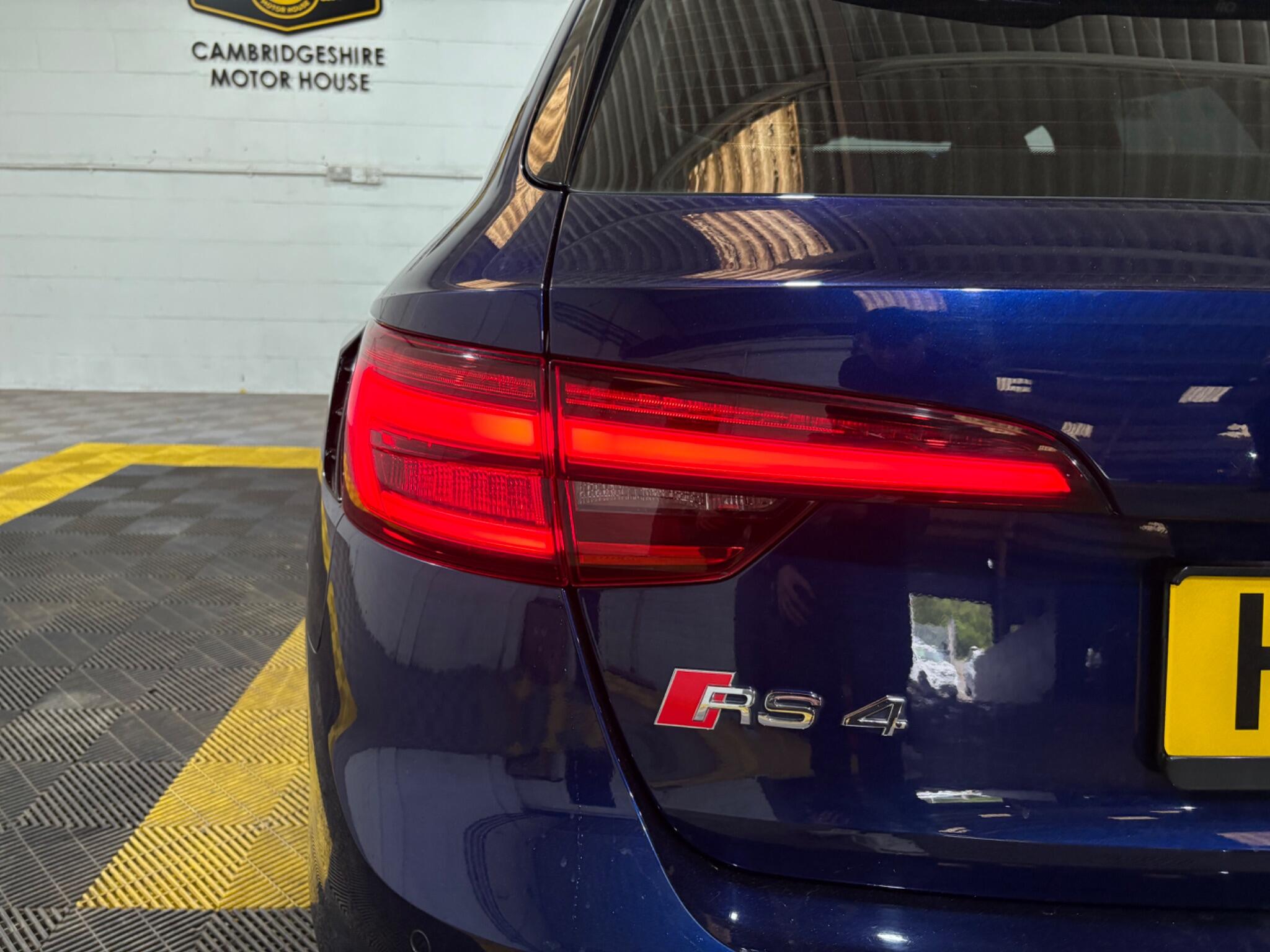Audi RS4 Avant view 74