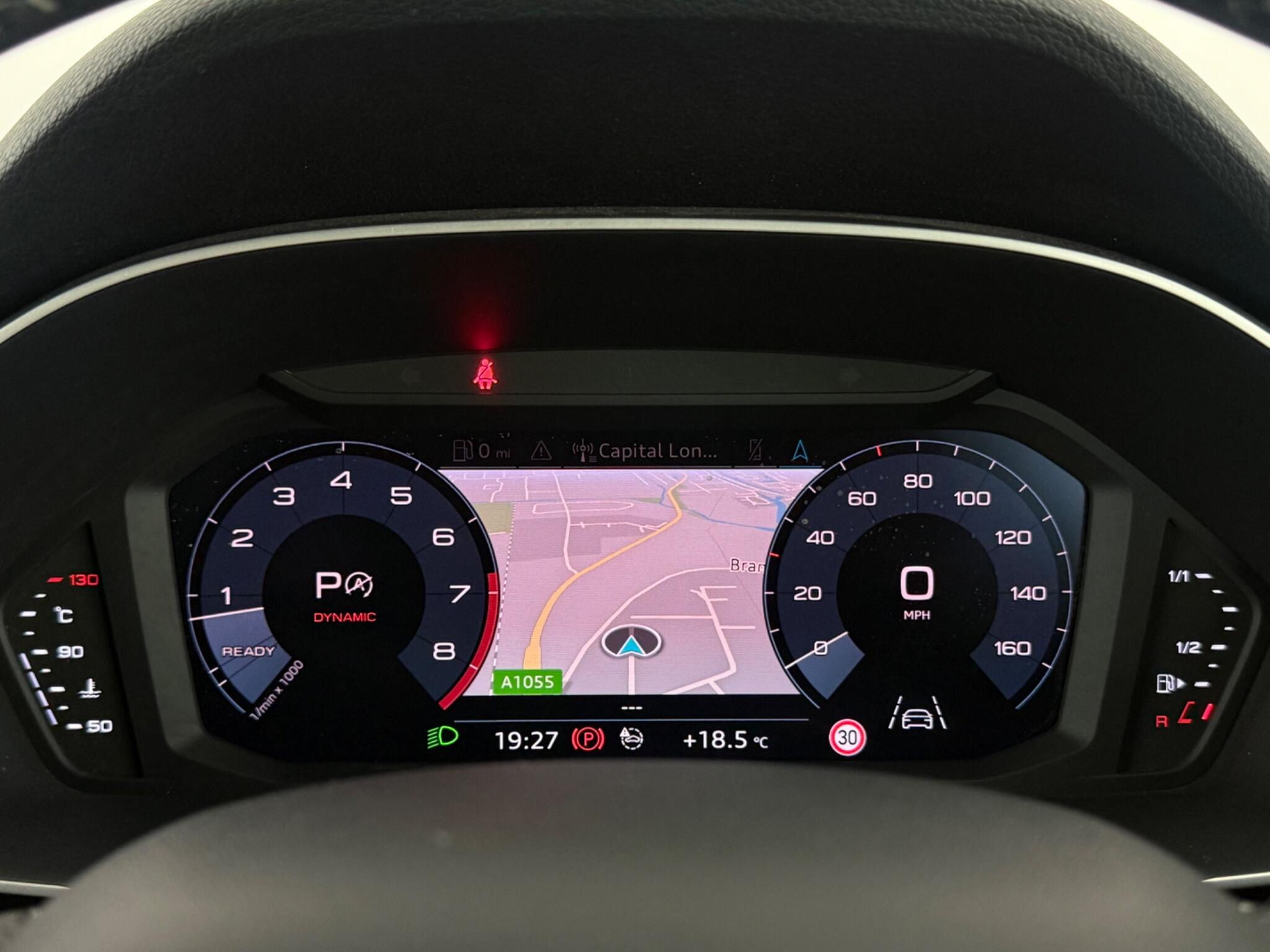 Audi Q3 view 16