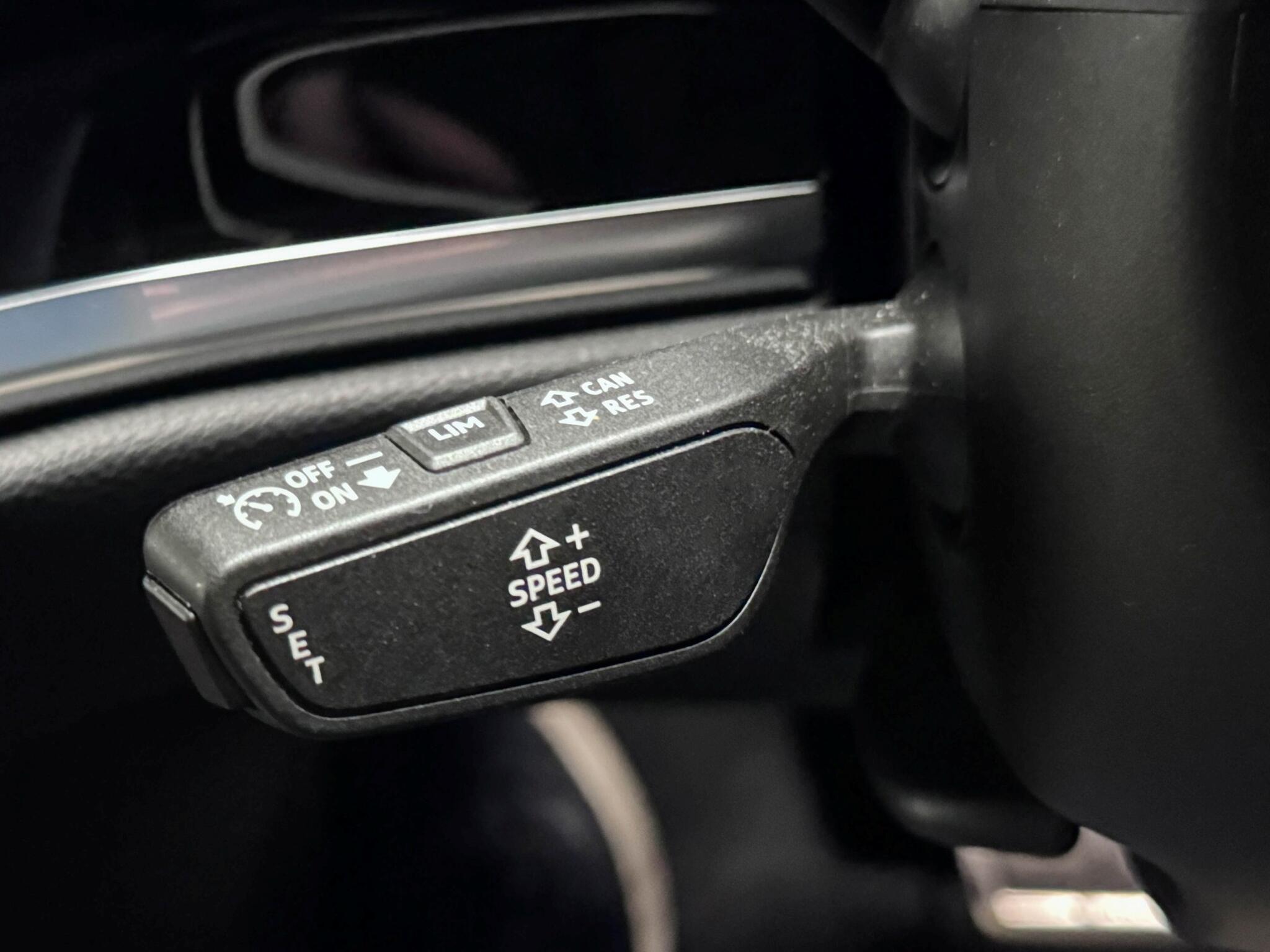 Audi Q3 view 16