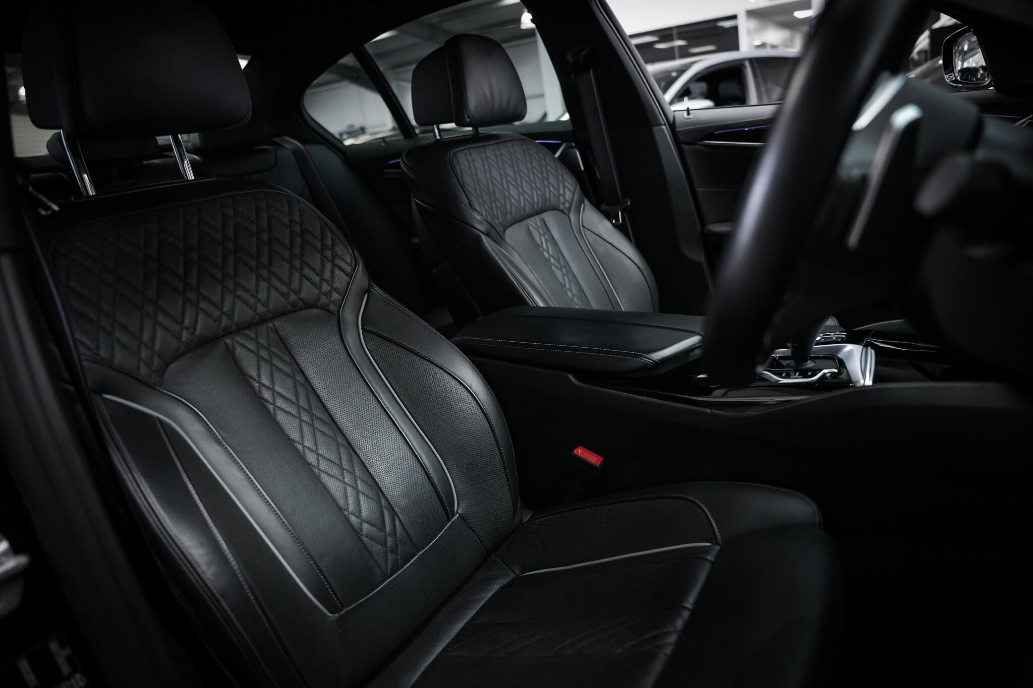 BMW 5 Series view 18